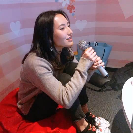 松本リコのインスタグラム：「・ ・ ・ ・ 気の知れた人とカラオケは 最高やね( ´ ▽ ` )ﾉ ・ また行きたい〜♪ ・ ・ ・ #japanesegirl #japangirl  #japanesemodel #japanmodel #yahoo #お洒落 #インスタグラマー  #インフルエンサー #撮影 #ハーフ顔 #ハーフモデル #fashion #通販モデル #ファッション #楽天 #通販 #カラオケ #ストレス発散」