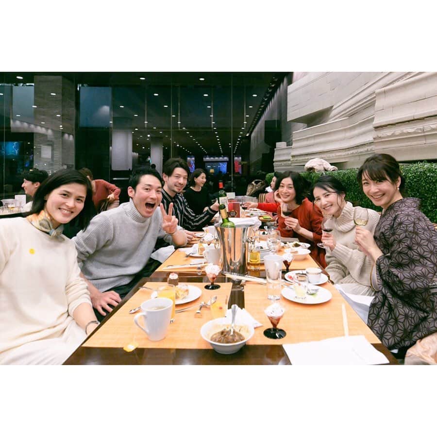 竹中友紀子さんのインスタグラム写真 - (竹中友紀子Instagram)「#ジオット  事務所新年会の写真を新たにいただいたので〜 普段なかなか会えない名古屋のマネージャーお二人に挟まれご満悦な私。 さらにただいま長野在住のまゆみんと同い年でお着物女子の水鈴ちゃんと。 いつかまゆみんのお山動画に出演することと、水鈴ちゃんとお着物デートするという私の中で勝手な２つの目標が生まれた瞬間✨」2月14日 17時12分 - yukikotakenaka_official