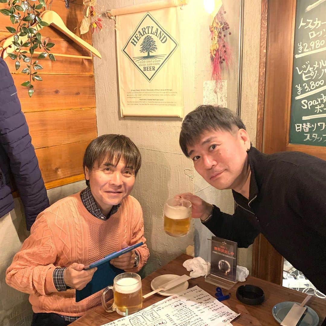 のインスタグラム：「昨晩は、我が「丸兄軍団」の軍団長 丸兄さんと チャンバラチャンネルのほっそんと…梅田の「キッチンひろ」へ。。。 アホみたいによ〜飲みましたネ🤗 #川上じゅん #丸兄  #佐藤武志 #チャンバラチャンネル細川  #キッチンひろ」