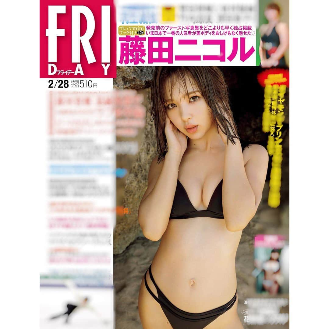 藤田ニコル（にこるん）さんのインスタグラム写真 - (藤田ニコル（にこるん）Instagram)「今日発売でこちらも表紙☺︎✌️ 2月22日発売の写真集「好きになるよ？」のアザーカットが沢山のってるよん🐶❤️発売前に少し楽しんでください^_^はずかち  写真集の中はこれより色々やってるので、お楽しみに🌿これはごく一部だよ^_^」2月14日 17時24分 - 2525nicole2