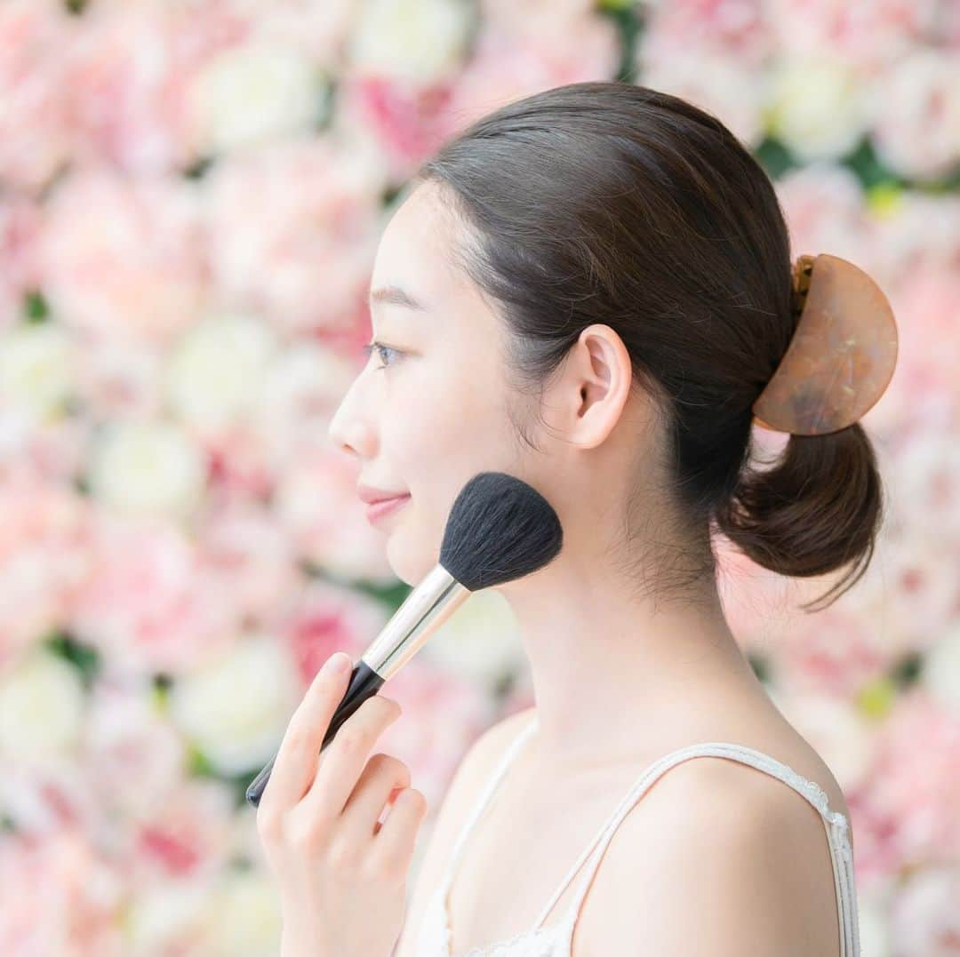 のインスタグラム：「✳︎キャスティング募集情報✳︎ 化粧品CM出演者募集 同じ製品で２パターン募集します  ①💎起業している40代以上の女性💎 普段忙しくしている方 法人でも個人事業主でもoK  ②💎ビューティモデル💎 20代から30代のお肌の綺麗な女性  どちらも ・26か27日のオーディション(都内予定）に参加できて、現在他社の化粧品会社と契約していない方 ・決まった場合は他社の化粧品案件には出演できません ・ノーメイクでのご出演が可能な方  もちろんギャラあります 興味ある方はメッセージください！  #モデル募集 #cm出演者募集  #キャスティング」
