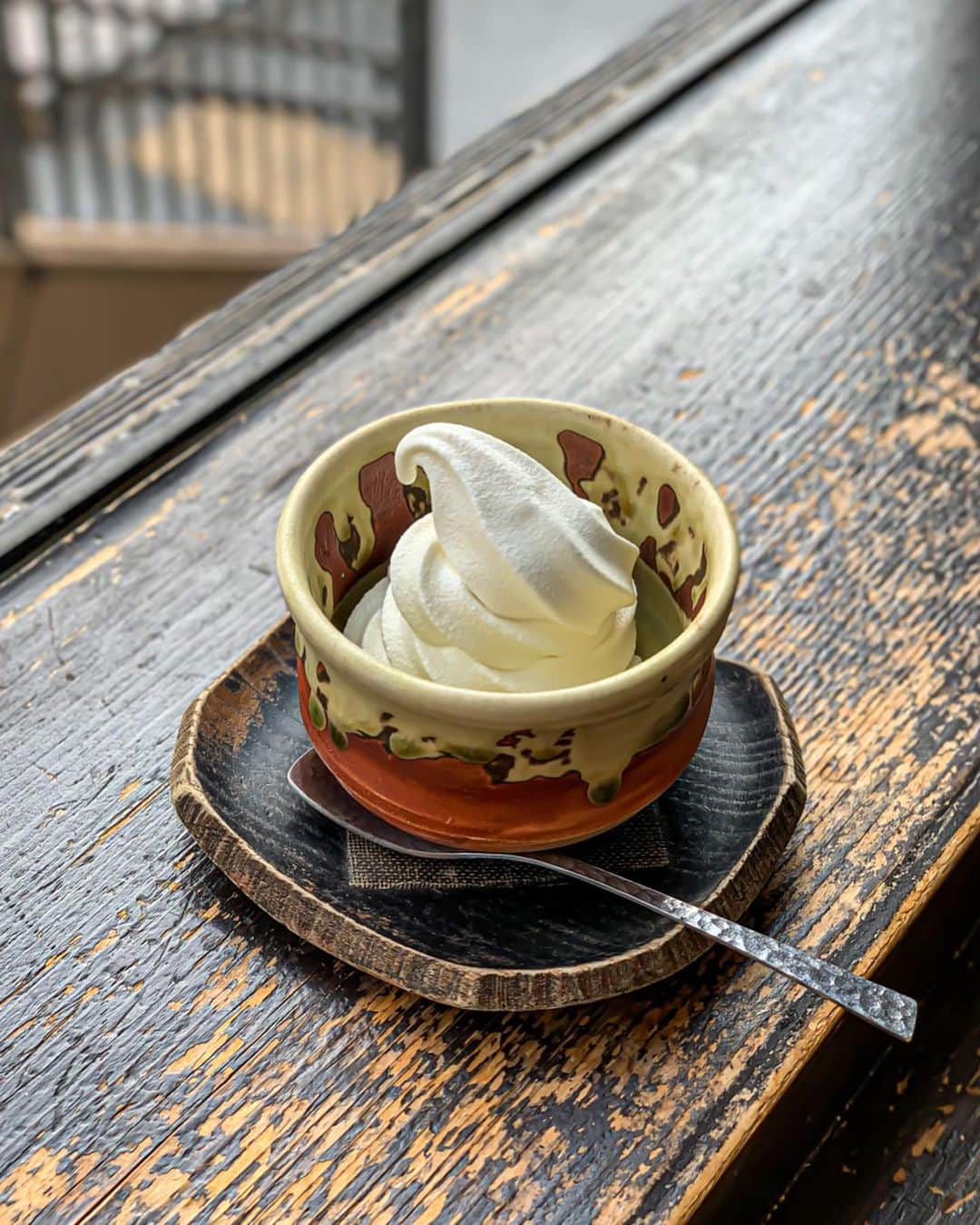 Yukicoさんのインスタグラム写真 - (YukicoInstagram)「˳˚॰° ♡ₒ৹๐ 【別腹を無理にでも空けておきたい大阪スイーツ🍦】 まさかの ”つるんとんたん”にあるなんて✨ ・ ・ ・ 𝑹𝒆𝒄𝒐𝒎𝒎𝒆𝒏𝒅𝒂𝒕𝒊𝒐𝒏 ▫️おうどんのアイスクリーム380yen 素材にうどんを加えた極上のなめらかさ 心がときめくまで1秒もかかりません♡ こんな美味しいソフトクリーム はじめて🥺✨✨✨✨ あまりの美味しさにふるてます⚡︎⚡︎ ・ ▫️クリームブリュレ　430yen 表面がとにかくカチンコチン✯ つまりカリカリ部分を 壮大なスケールで楽しめるクリームブリュレ🥄 ボリュームも満点💯 コスパ良すぎ💯 ・ ・ ・ どちらもおうどん後の別腹にふさわしく 和のテイストで提供されるところも 日本の伝統を守り抜く つるとんたんならではのおもてなし これは絶対食べるべき感動のスイーツ♡ ・ ・ もちろんスイーツだけでも 暖簾をくぐりたい‥🇯🇵 無事ソフトクリームの旅は終わりました （そんなこといつからしてたんだ） ・ ・ ・ つるとんたん　@tsurutontan_official  フロマージュ 赤いハートのおうどん 2月14日限定メニュー 各店舗20食限定　¥1,000（税込） #つるとんたん #つるとんたんのバレンタイン #つるとんたんワンデーおうどん #赤いハートのおうどん #つるとんたんぐらむ  #ひるとんたん #つるとんたん宗右衛門町店 #tsurutontan  #カトープレジャーグループ ‥‥‥‥‥‥‥‥‥‥‥‥‥‥‥‥‥‥‥‥‥‥‥‥‥‥‥‥‥‥‥‥‥‥ #udon #japanesefood #follows#関西グルメ #大阪グルメ #なんばグルメ#コスパ最強 #コスパ #肉 #肉食女子#寿司 #大阪グルメ #大阪ディナー #酒呑みごはん #のんべえ #夜飯 #食スタグラム #よるごはん #夜ごはん#B級グルメ#フォロー#フォローミー」2月14日 17時21分 - yukicolifecom