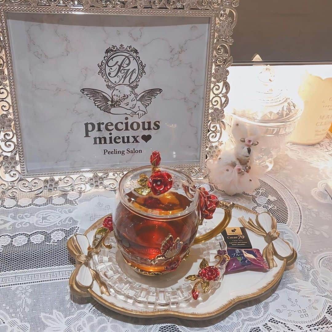 きりたんぽさんのインスタグラム写真 - (きりたんぽInstagram)「@precious_mieux で デトックスライトピーリングしてきた☺️ オプションで角栓除去も✨ . . どんどんツルツルになって嬉しい🥳💖 施術者はもも🍑さんです💕  #precious_mieux #ピーリングサロン #ピーリング #ハーブピーリング #毛穴ケア #毛穴の黒ずみ #いちご鼻 #角栓除去 #ニキビ #ニキビ跡 #ニキビケア #美肌ケア #美肌作り #エステ　#エステサロン #肌質改善 #細胞再生 #アンチエイジング #陶器肌　#美白ケア #美容 #美容液 #美容好き #スキンケア　#スキンケア用品 #オススメコスメ #ノーファンデ #美肌作り」2月14日 17時51分 - kiritampopopo