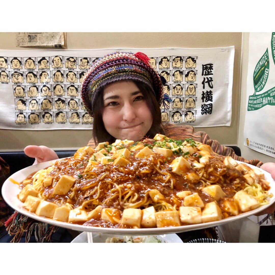 アンジェラ佐藤さんのインスタグラム写真 - (アンジェラ佐藤Instagram)「お通しが全てアンジェラサイズ  #とまり木処ひだまり  #円山駅近くの居酒屋 #馴染みのお店 #飲み会の前に腹ごしらえ  #麻婆焼きそば に激ハマリ #多分今まで食べた麻婆焼きそばの中で1番旨い #焼き目のついた細麺の最高 #美味しすぎて瞬殺したよね #この後参加者のお土産で謎の食材試食会したった笑 #その様子はまた後ほど笑 #ヒンナヒンナ」2月14日 17時44分 - angela_satou