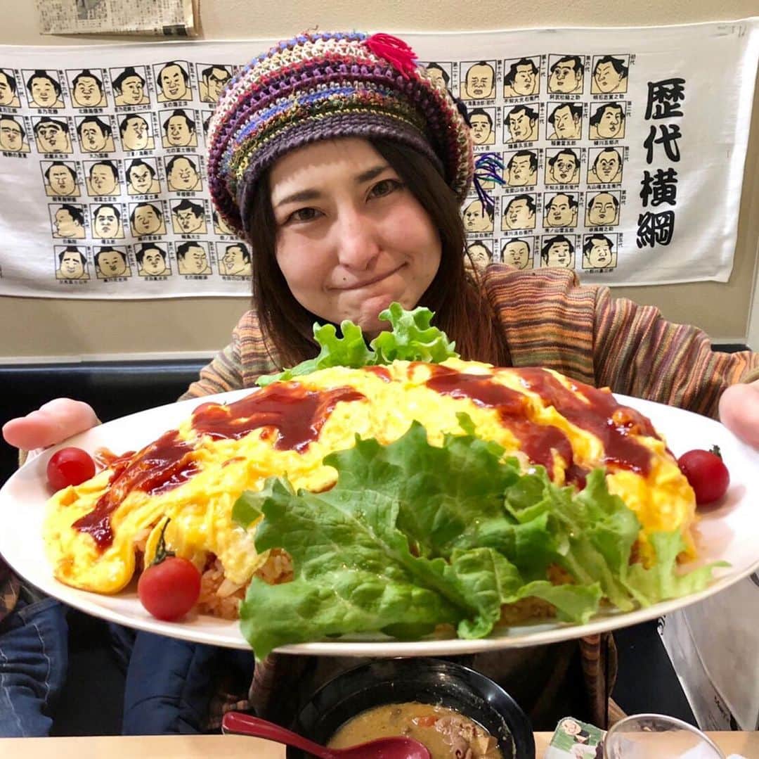 アンジェラ佐藤さんのインスタグラム写真 - (アンジェラ佐藤Instagram)「お通しが全てアンジェラサイズ  #とまり木処ひだまり  #円山駅近くの居酒屋 #馴染みのお店 #飲み会の前に腹ごしらえ  #麻婆焼きそば に激ハマリ #多分今まで食べた麻婆焼きそばの中で1番旨い #焼き目のついた細麺の最高 #美味しすぎて瞬殺したよね #この後参加者のお土産で謎の食材試食会したった笑 #その様子はまた後ほど笑 #ヒンナヒンナ」2月14日 17時44分 - angela_satou