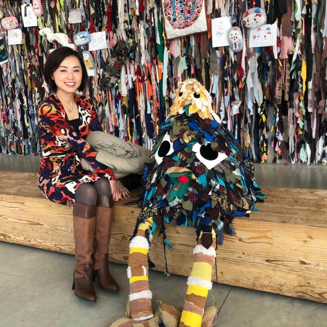 南早苗のインスタグラム：「同化していません？笑  #金沢21世紀美術館  #21美　#まるびぃ　#阿部泰輔ざわざわ森　#丸亀製麺　#鴨ねぎうどん　#withたえたえ」