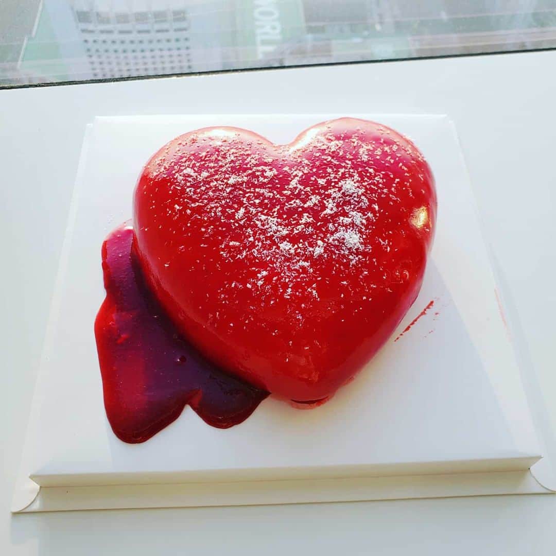 ジュンスさんのインスタグラム写真 - (ジュンスInstagram)「프랭크와 타카코에게 받은 발렌타인 하트 초콜릿!! Thanks♡」2月14日 18時01分 - xiaxiaxia1215