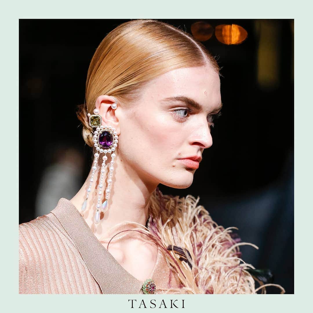TASAKIさんのインスタグラム写真 - (TASAKIInstagram)「TASAKI unveiled exclusive high jewelleries from the TASAKI Atelier collection at Creative Director Prabal Gurung ( @prabalgurung )’s Fall 2020 show during New York Fashion Week.  Held on February 11th, the show featured exclusive TASAKI Atelier’s high-end jewelleries crafted with the finest pearls, diamonds and coloured stones, which imbued energetic and eclectic glamour.  The fashion collection was presented under the theme, “IMPOSSIBLE DREAMERS”. The jewellery he created included ornately structured earring variations with powerful beauty that illuminates the spirit of the wearer.  Photo Credit: LECCA  #TASAKI #newyorkfashionweek #nyfw #TASAKIAtelier #PrabalGurung #TASAKIpearl #pearl #earrings」2月14日 18時03分 - tasaki_intl
