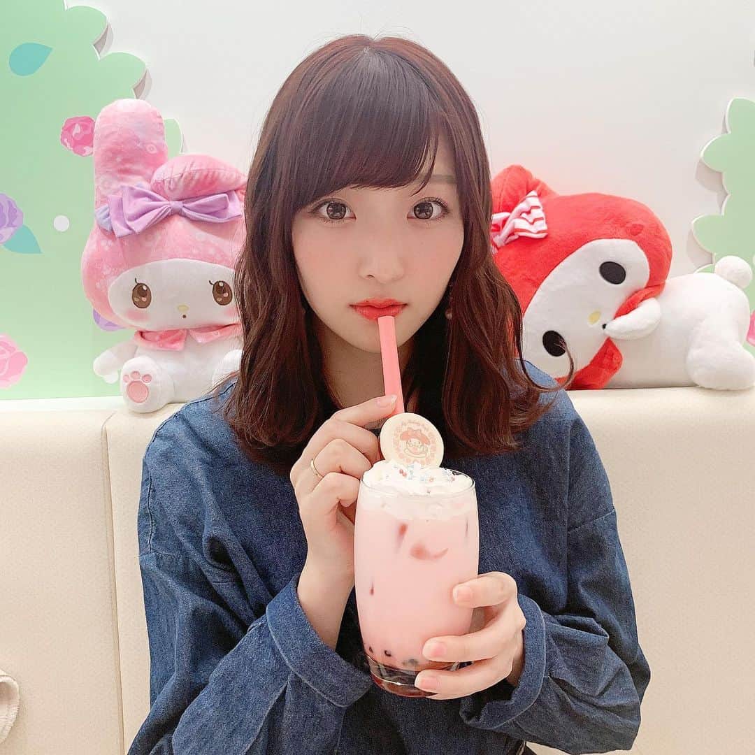 のインスタグラム：「今日はあやなさんとマイメロカフェ🍰 可愛すぎた💗 ・ #マイメロカフェ　#カフェ　#梅田カフェ #カラー #ピンクブラウン #ピンクベージュ #ピンクヘアー  #サロンモデル #撮影モデル #フリーモデル #サロモ #モデル #関西サロモ #셀카 #셀피 #셀스타그램 #메이크 #메이크업 #hair #make #makeup #lovers_nippon_portrait #salonmode.」