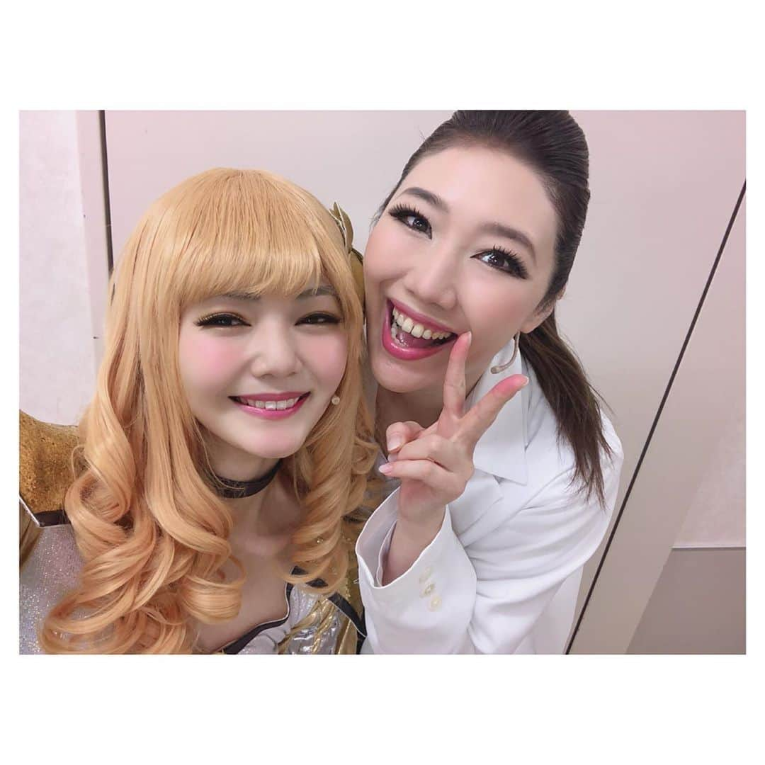 香音有希さんのインスタグラム写真 - (香音有希Instagram)「#ハニステ #舞台キューティーハニー 🍯思い出写真(自分の萌えの為w) . ①ラブリーハニー、平塚日菜ちゃん ②サイバーハニー、鹿目凛ちゃん ③スウィーツハニー、西葉瑞希ちゃん ④ジャンパーハニー、佐藤日向ちゃん . 可愛く頼もしいハニーの仲間、新型ハニー達☺️癒しを有難う❤️ ラブリーハニーひなちゃんは素顔がゆうみ#咲妃みゆ に凄く似ていて..これがまた声も雰囲気も似てるんですよ✨思わず話しかけたら以前共演したOGさんにもゆうみに似てると言われて2人目だと‼︎‼︎ﾔｯﾊﾟﾘｿｳﾖﾈ(//∇//) 可愛いひなちゃん19歳.皆さん是非注目して下さい😍 . . ⑤如月一家のかつての幸せな日常☺️ メイドクローのりも#長谷川里桃 なんてスタイルなんだ‼︎‼︎そして声も可愛い。可愛いばっかゆってるな、私🤣 ⑥舞台上ではメッタメタに斬られましたが安心信頼100%のせな#堀越せな 共演しててもなかなかお芝居一緒にできなかったせな。今回は楽しく闘わせて頂き毎日嬉しかったです☺️ ⑦美しきヒールズの首領パンサーゾラこと#舞川みやこ　みやこのこの髪型が好き過ぎて普段からコレにする事を強く薦めてます。笑 ⑧そしてパンサーゾラのご友人達。美しく魅力的なヒールズ達✨ 悪役も皆可愛く魅力的。どっち側の目線に立ってみてもストーリーが楽しめるなぁと思ってました。 ⑨皆大好き、イケメンイケボ早見蒼ことてるちん#生田輝 てるちゃんの声は本当に明るくて皆を知らず知らずに元気づけてくれてました。アドバイスも的確でしっかり者。 ⑩そしてそして 殺陣も芝居も歌もダンスも何でもござれ‼1番しんどいだろうにいつも明るく元気な︎最強のアンサンブル#ハニサンブル　本当に何もかも有難う❤️ . . 強くて麗しい女の子たちオンリーの舞台☺️❤️ 2.3日前なのにもう懐かしく嬉しい、 思い出し写真でした✨ #如月博士 #香音有希」2月14日 18時35分 - kaonyuki_yukako