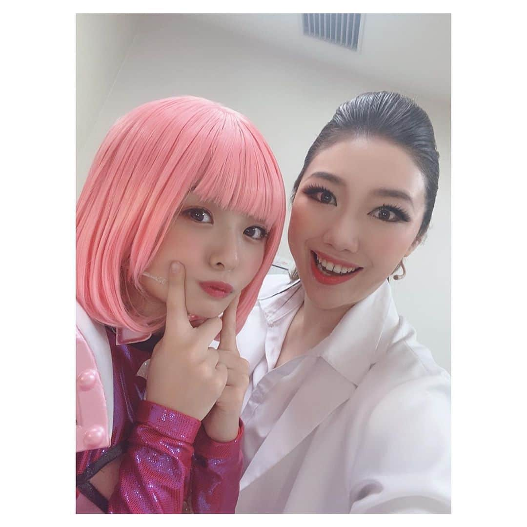 香音有希さんのインスタグラム写真 - (香音有希Instagram)「#ハニステ #舞台キューティーハニー 🍯思い出写真(自分の萌えの為w) . ①ラブリーハニー、平塚日菜ちゃん ②サイバーハニー、鹿目凛ちゃん ③スウィーツハニー、西葉瑞希ちゃん ④ジャンパーハニー、佐藤日向ちゃん . 可愛く頼もしいハニーの仲間、新型ハニー達☺️癒しを有難う❤️ ラブリーハニーひなちゃんは素顔がゆうみ#咲妃みゆ に凄く似ていて..これがまた声も雰囲気も似てるんですよ✨思わず話しかけたら以前共演したOGさんにもゆうみに似てると言われて2人目だと‼︎‼︎ﾔｯﾊﾟﾘｿｳﾖﾈ(//∇//) 可愛いひなちゃん19歳.皆さん是非注目して下さい😍 . . ⑤如月一家のかつての幸せな日常☺️ メイドクローのりも#長谷川里桃 なんてスタイルなんだ‼︎‼︎そして声も可愛い。可愛いばっかゆってるな、私🤣 ⑥舞台上ではメッタメタに斬られましたが安心信頼100%のせな#堀越せな 共演しててもなかなかお芝居一緒にできなかったせな。今回は楽しく闘わせて頂き毎日嬉しかったです☺️ ⑦美しきヒールズの首領パンサーゾラこと#舞川みやこ　みやこのこの髪型が好き過ぎて普段からコレにする事を強く薦めてます。笑 ⑧そしてパンサーゾラのご友人達。美しく魅力的なヒールズ達✨ 悪役も皆可愛く魅力的。どっち側の目線に立ってみてもストーリーが楽しめるなぁと思ってました。 ⑨皆大好き、イケメンイケボ早見蒼ことてるちん#生田輝 てるちゃんの声は本当に明るくて皆を知らず知らずに元気づけてくれてました。アドバイスも的確でしっかり者。 ⑩そしてそして 殺陣も芝居も歌もダンスも何でもござれ‼1番しんどいだろうにいつも明るく元気な︎最強のアンサンブル#ハニサンブル　本当に何もかも有難う❤️ . . 強くて麗しい女の子たちオンリーの舞台☺️❤️ 2.3日前なのにもう懐かしく嬉しい、 思い出し写真でした✨ #如月博士 #香音有希」2月14日 18時35分 - kaonyuki_yukako