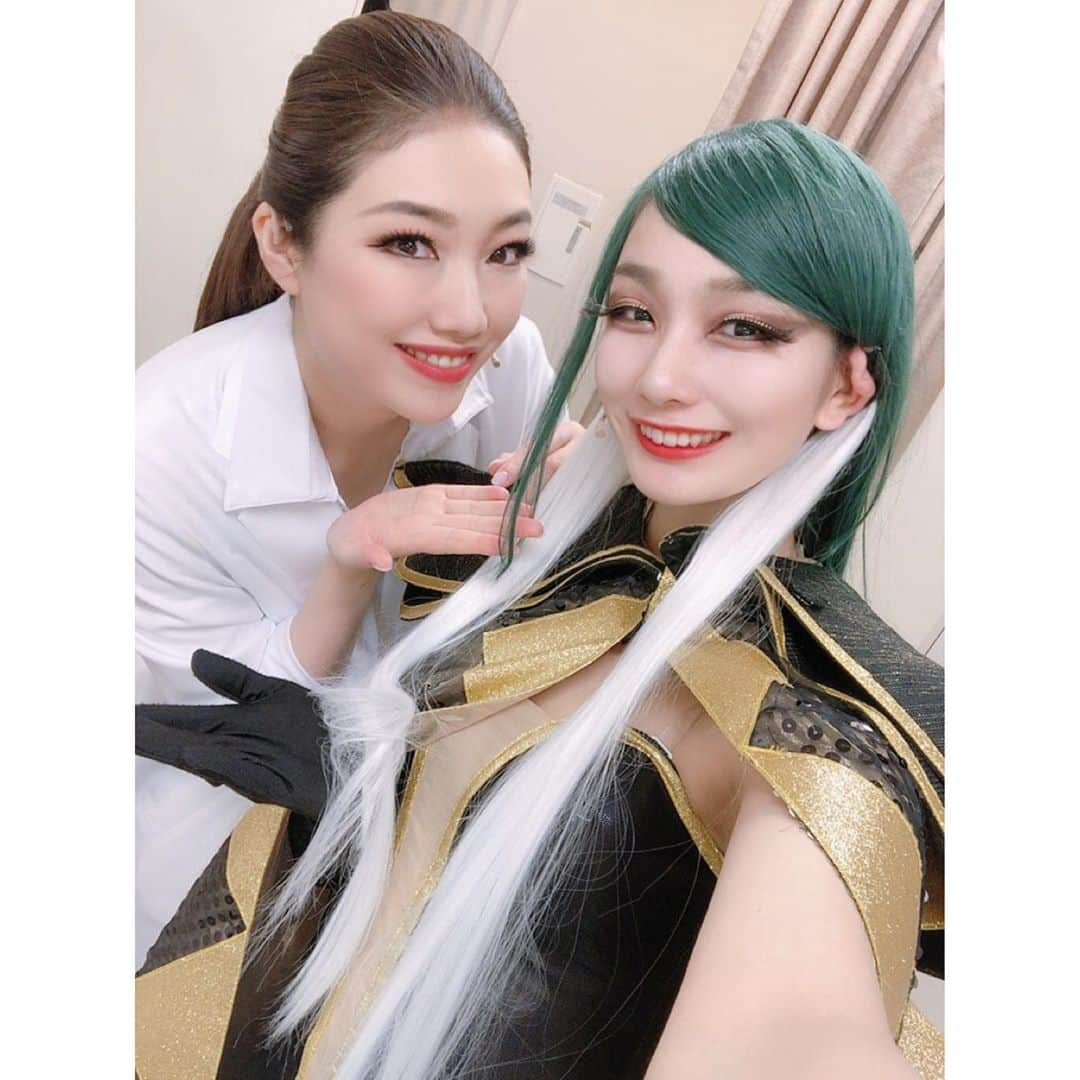 香音有希さんのインスタグラム写真 - (香音有希Instagram)「#ハニステ #舞台キューティーハニー 🍯思い出写真(自分の萌えの為w) . ①ラブリーハニー、平塚日菜ちゃん ②サイバーハニー、鹿目凛ちゃん ③スウィーツハニー、西葉瑞希ちゃん ④ジャンパーハニー、佐藤日向ちゃん . 可愛く頼もしいハニーの仲間、新型ハニー達☺️癒しを有難う❤️ ラブリーハニーひなちゃんは素顔がゆうみ#咲妃みゆ に凄く似ていて..これがまた声も雰囲気も似てるんですよ✨思わず話しかけたら以前共演したOGさんにもゆうみに似てると言われて2人目だと‼︎‼︎ﾔｯﾊﾟﾘｿｳﾖﾈ(//∇//) 可愛いひなちゃん19歳.皆さん是非注目して下さい😍 . . ⑤如月一家のかつての幸せな日常☺️ メイドクローのりも#長谷川里桃 なんてスタイルなんだ‼︎‼︎そして声も可愛い。可愛いばっかゆってるな、私🤣 ⑥舞台上ではメッタメタに斬られましたが安心信頼100%のせな#堀越せな 共演しててもなかなかお芝居一緒にできなかったせな。今回は楽しく闘わせて頂き毎日嬉しかったです☺️ ⑦美しきヒールズの首領パンサーゾラこと#舞川みやこ　みやこのこの髪型が好き過ぎて普段からコレにする事を強く薦めてます。笑 ⑧そしてパンサーゾラのご友人達。美しく魅力的なヒールズ達✨ 悪役も皆可愛く魅力的。どっち側の目線に立ってみてもストーリーが楽しめるなぁと思ってました。 ⑨皆大好き、イケメンイケボ早見蒼ことてるちん#生田輝 てるちゃんの声は本当に明るくて皆を知らず知らずに元気づけてくれてました。アドバイスも的確でしっかり者。 ⑩そしてそして 殺陣も芝居も歌もダンスも何でもござれ‼1番しんどいだろうにいつも明るく元気な︎最強のアンサンブル#ハニサンブル　本当に何もかも有難う❤️ . . 強くて麗しい女の子たちオンリーの舞台☺️❤️ 2.3日前なのにもう懐かしく嬉しい、 思い出し写真でした✨ #如月博士 #香音有希」2月14日 18時35分 - kaonyuki_yukako