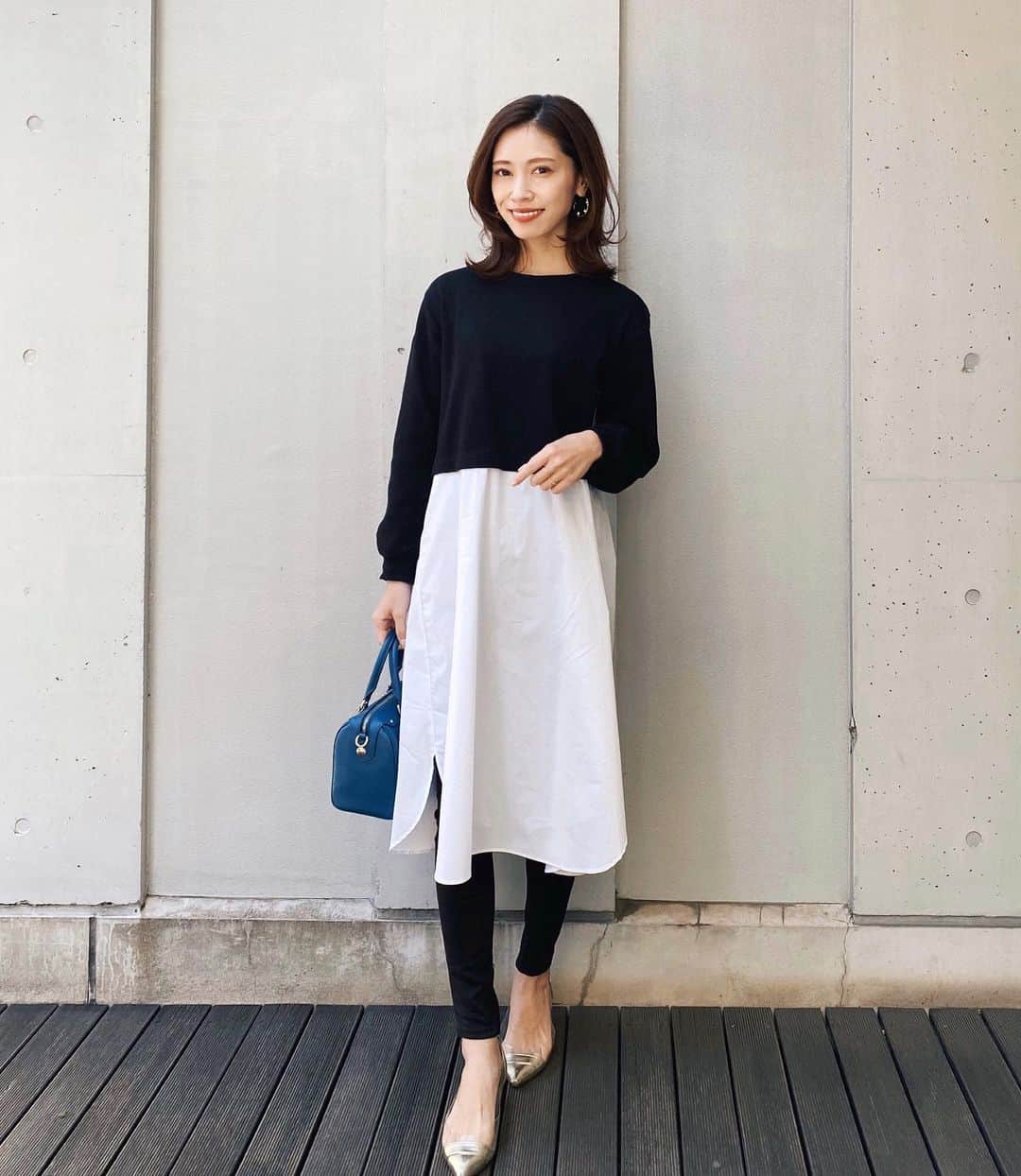 石黒美帆のインスタグラム：「*﻿ @sono_official のドッキングワンピース🤍﻿ ﻿ ﻿ スウェット×シャツが可愛い！1枚でトレンド感も出るので、便利でとっても助かります🥺﻿ ﻿ ﻿ ﻿ 今日は#バレンタイン ですね🍫﻿ ここ数年ドーナツ作ってましたが今年は封印🧡﻿ ﻿ ﻿ #fashion#fashionstyle#fashiongram#instafashion#outfit#ootd#sono#zara#coach#ファッション#大人カジュアル#ソーノ#ザラジョ#ドッキングワンピ#春服#春コーデ#モノトーンコーデ﻿」