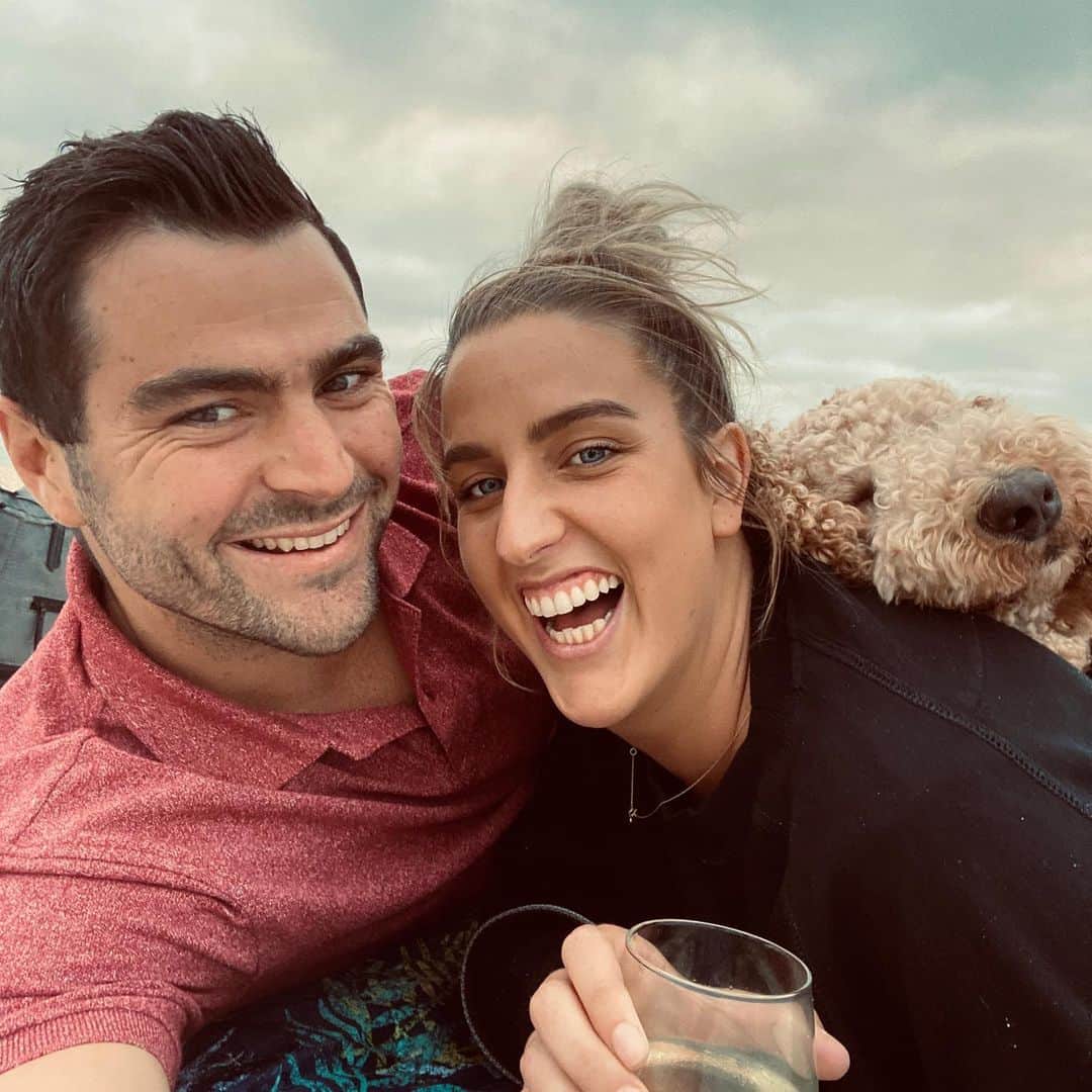 ブリタニー・エルムズリーのインスタグラム：「Everyone’s feelin the love ❤️🥰🐶」