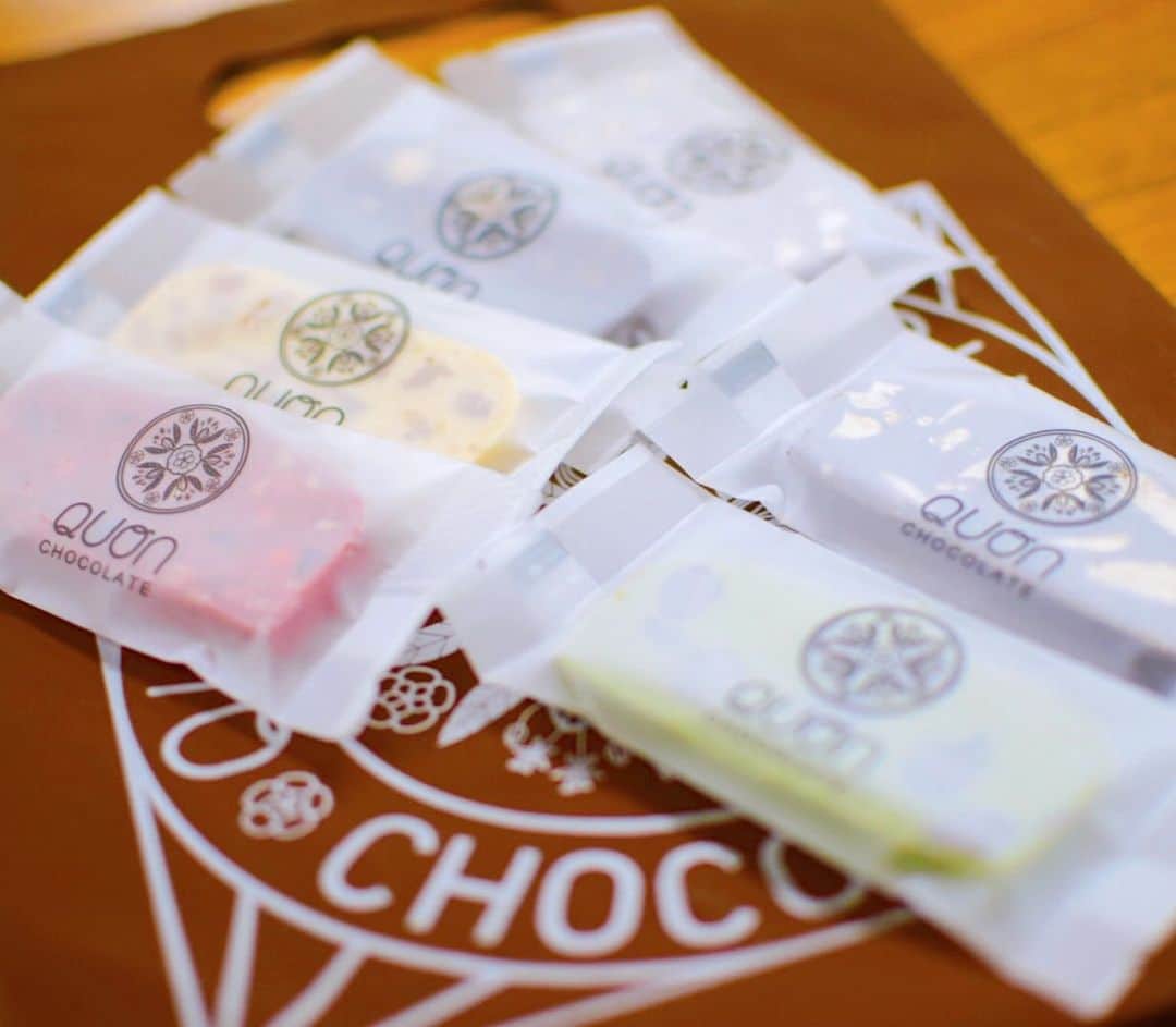 のインスタグラム：「Happy  Valentine 🍫﻿ ﻿ ロケでお世話になった上古町の﻿ 久遠チョコレートさんに買いに行ったら﻿ 激混みで バレンタインを実感しました。﻿ ﻿ 皆様﻿ 素敵なValentineをお過ごし下さい。﻿ ﻿ ﻿ ﻿ #ジョシ部　#BSN　#新潟ジョシ部　#バレンタイン　#チョコレート﻿ ﻿」