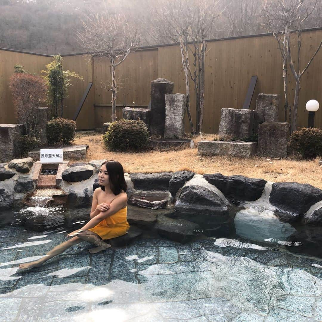 片桐優妃さんのインスタグラム写真 - (片桐優妃Instagram)「#ふるさと納税 で#旅行 体験ができちゃうサービス#さといこ を利用して#長野県富士見町 #蔦木宿 へ行ってきました#🚃 . #温泉 があって、地域の特産品が楽しめて、一日楽しめる#道の駅 があるなんて知らなかった🙆‍♀️🥕 . 温泉はお風呂の種類も多くて広くて綺麗で、かなりゆっくりできました💗 しっかり体を温めたあとは#長野県 のおいしいものがいただける#食堂 # へ🍴 . 名物の#お蕎麦 がおいしかったことはもちろん、お米もめちゃくちゃおいしくてビックリ‼️このあたりはお水がいいからいいお米がたくさんとれるんだそうです🌾 . そして！あの安倍総理大臣も食べたという#ほぺおちソフト #🍦濃厚なあまいミルク味🥛人気の理由も納得🙏🙏 . 富士見町までは東京から特急列車で2時間くらいだから🚃#日帰り 旅行 にもオススメ💛 . ふるさと納税を通じて#日本 の色々な地域の魅力を知れるのってすごくいいよね🗾皆さんもぜひ「さといこ」⇦チェックしてみてください🔍 . #さといこアンバサダー #ふるさと納税で日本中を旅しよう #体験特化型ふるさと納税サービス #週末は一生の思い出をふるさと納税で #ROOTs  #日本旅 #国内旅行」2月14日 18時46分 - yuki710