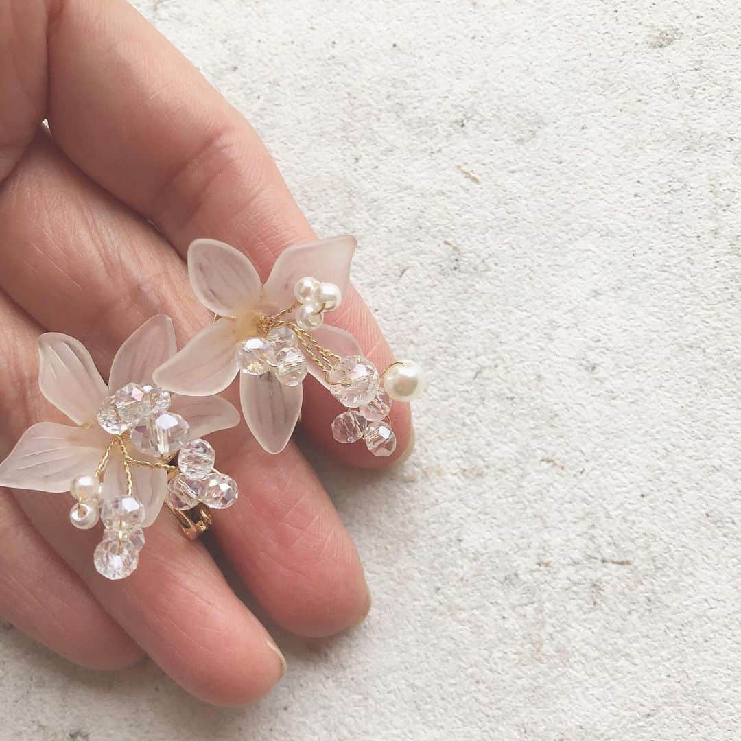 waco⭐️CHACOのインスタグラム：「#マイchacoアクセ　 キャンペーン開催いたします❣️ ・ ・ いつもinstagramやオンラインショップをご覧いただいている皆様、本当にありがとうございます😊本日バレンタインデーにとっておきのハッシュタグキャンペーン開催をお知らせさせていただきます📢 ・ ・ お手持ちのCHACO のアクセサリーのお写真を投稿していただき、指定のハッシュタグをつけて、わたしにタグ付けしていただいた方の中から抽選で8名様に画像のアクセサリーをプレゼントいたします！イヤリング、ピアスお選びいただけます✨ ・ ・ ・期間　本日2/14〜2/29まで ・指定ハッシュタグ　 #マイchacoアクセ　#chacoアクセ ・タグ付け　@wacochaco ・ ・ 投稿画像にwacochacoからのハートがついたら投稿完了です。 当選された方にはDMにてご連絡させていただきます。 ・ ・ ・ ⚠️注意事項⚠️ ・お一人様何度でもご投稿いただけます。 ・本アカのみ。(懸賞アカやサブアカはNG) ・鍵がついてない方のみ。(鍵付きの方ごめんなさい🙇‍♂️)・ ・着画でも物撮りでも大丈夫です。 ・CHACO のアイテムであればどんなものでも大丈夫です。もちろんコラボアイテムもOKです。明日から発売のKastaneさん限定アクセサリーももちろん可能です！ ・指定のハッシュタグ2つと @wacochaco へのタグ付けがない方は当選されませんのでお気をつけください。 ・ストーリーではなく投稿でお願いいたします。 ・ご当選された方のお写真を使わせていただくことがございます。予めご了承くださいませ。 ・ ・ はじめての試みですが是非みなさまの素敵なCHACOアクセのお写真楽しみにしています❣️❣️❣️」