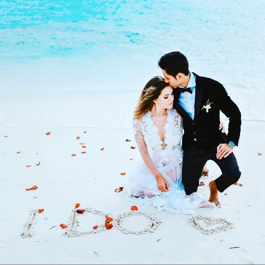 シャフィク・ベセギエさんのインスタグラム写真 - (シャフィク・ベセギエInstagram)「I can officially call you my Wife ❤️💍👰🏽🇲🇻」2月14日 19時07分 - chafikbesseghier