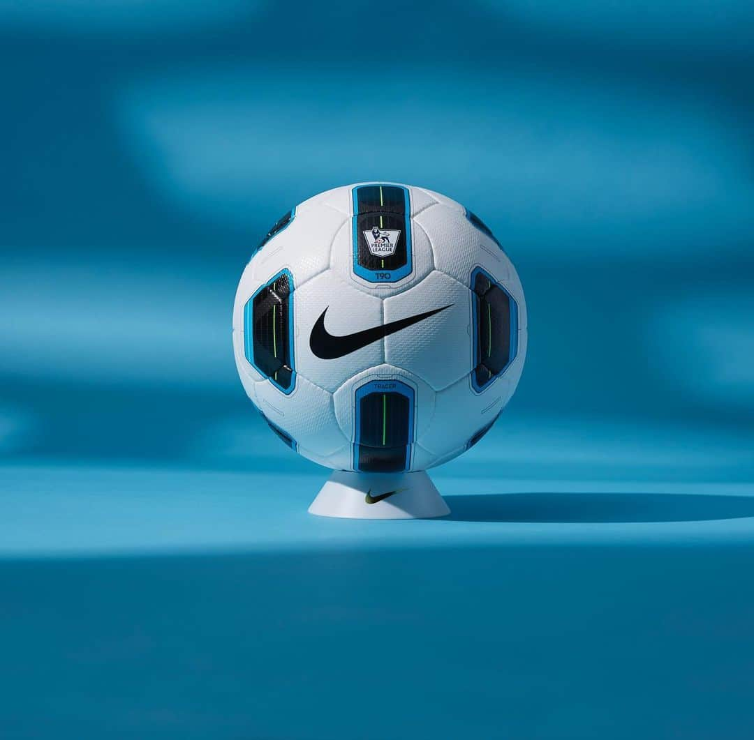 プレミアリーグさんのインスタグラム写真 - (プレミアリーグInstagram)「😍 Nike Football have created a limited edition re-release of the 2010/2011 T90 Tracer  Who's the first player you think of when you see it?」2月14日 19時11分 - premierleague