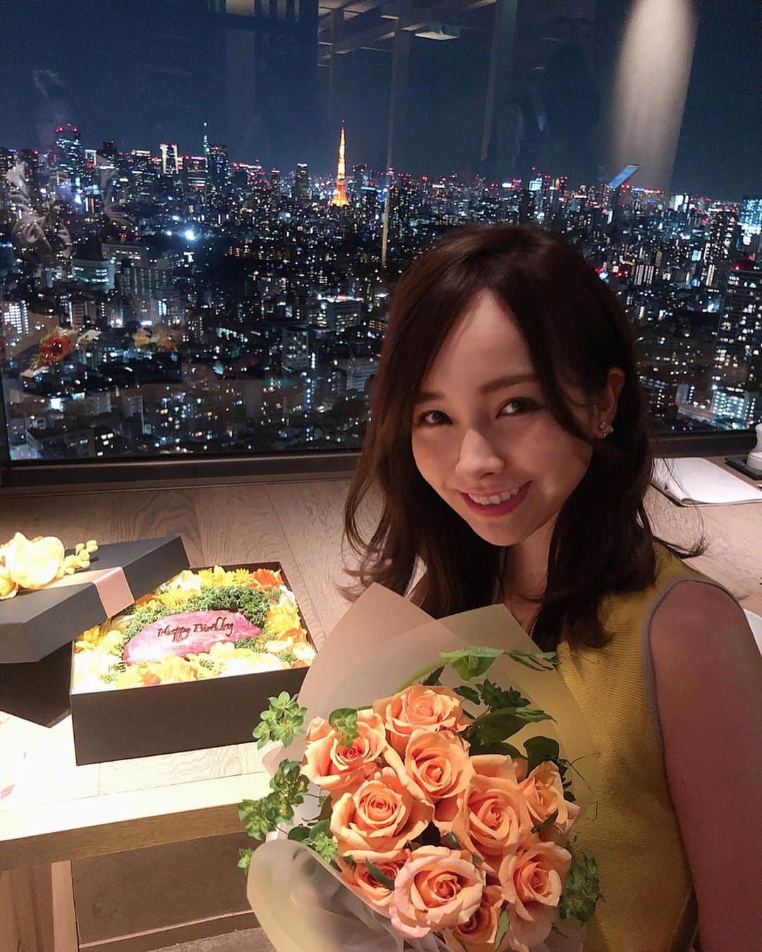 黒澤詩音のインスタグラム：「*﻿ ﻿ #birthdaydinner﻿ ﻿ ﻿ 当日のディナーは、恵比寿にて。﻿ もう10年近くお誕生日当日を毎年必ず過ごしてくれている、友人達と🤗♥️﻿ ﻿ 仲良しメンバーの中で、最年少なのですが、﻿ 日頃からとっても優しいのがお誕生日はパワーアップして、さらに最上級のお姫さま扱いをしてくれます🙈笑﻿ ありがとう♥️﻿ ﻿ ﻿ #赤身肉 #肉フラワー #お肉 ﻿ #dinner #steak #🥩 #birthday﻿」