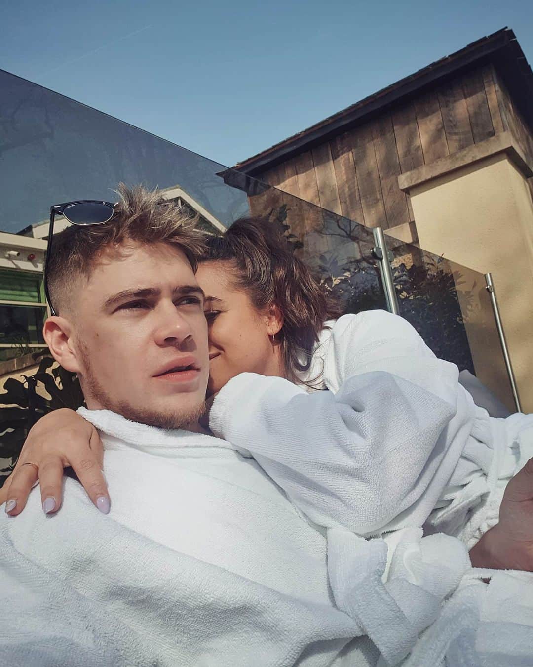 ジョージア・メイ・フットのインスタグラム：「Happy Valentines to you my Snotface. You make my heart so full. From switching on Christmas lights together in 2014 with a cheeky smile to getting our first home together in 2020. You were worth the wait. I love you 💜✋🏼 @krisevansmusic」