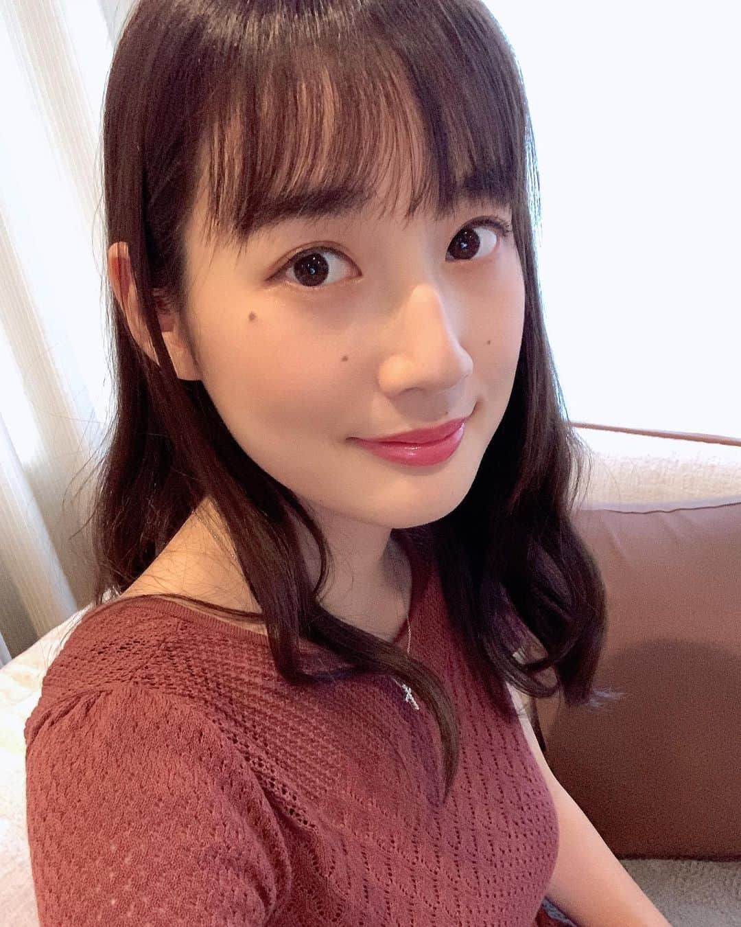 高嶋香帆のインスタグラム：「お久しぶりに自前ヘアメイク💄 ひっさしぶりに髪の毛巻きました🤣 上手くいって良かったぁ(*´◒`*)」