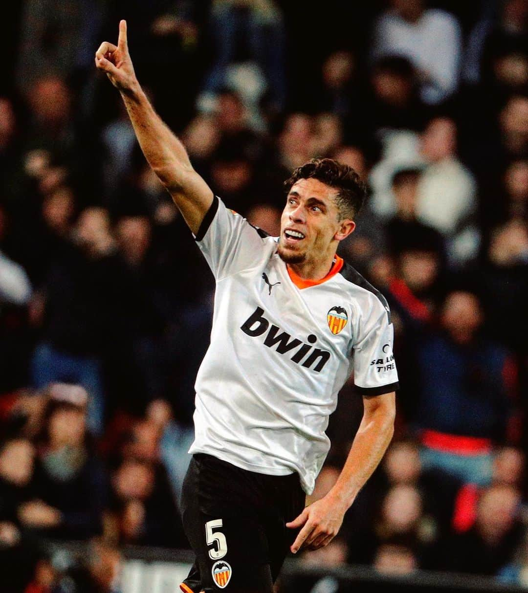 LFPさんのインスタグラム写真 - (LFPInstagram)「This GOAL is for you, @valenciacf fans! 🦇🧡 • #Paulista #Goal #Valencia #Fans #LaLiga #LaLigaSantander」2月15日 6時23分 - laliga