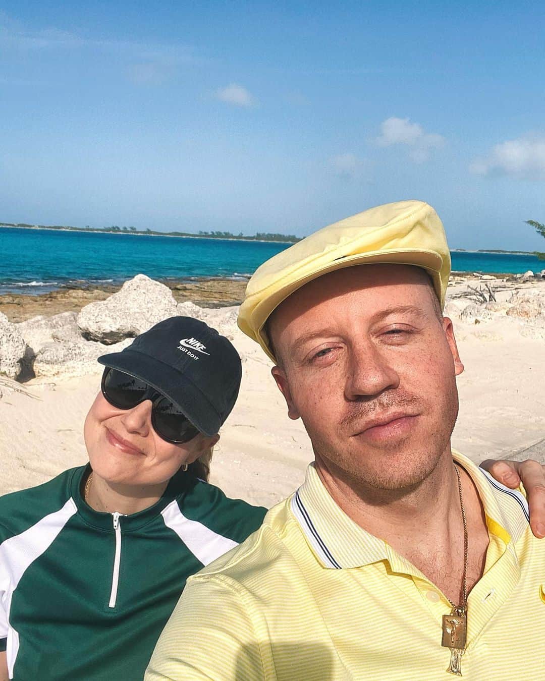 マックルモアーのインスタグラム：「I’ve been madly in love with you since MySpace.  Happy Valentines @baba_g」