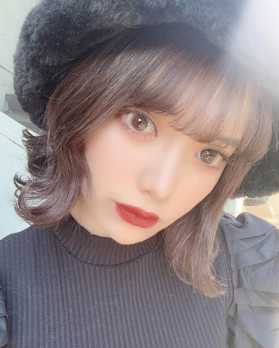 林田沙綾さんのインスタグラム写真 - (林田沙綾Instagram)「♡ 最近は、チークなしメイクに 下まぶたに赤みシャドーを入れるのにハマってる💄 メイクに合わせて、カラコンは色素薄めなのに変えてて このカラーがウルウル目になってお気に入りすぎる🥺♥️ ： #fairyアンバサダー#userselect#ユーザーセレクト#シトラスブラウン#色素薄め#カラコンレポ#色素薄い系#色素薄い系カラコン」2月14日 21時19分 - saaya.xoxo