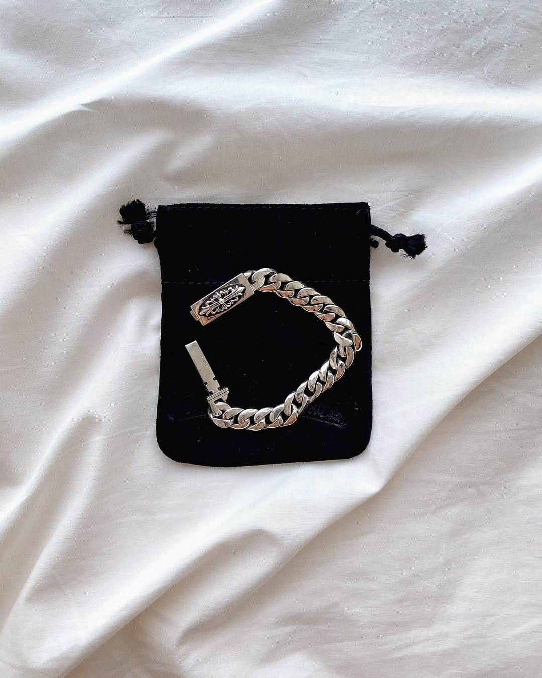 片山良平のインスタグラム：「・ ・ ・ 10年ぶり @chromeheartsofficial 🎁 #chromehearts」