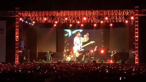 森崎ウィンのインスタグラム：「お待たせしました。 先日のJapan Myanmar PweTawの様子、第2段。 編集むずい。暖かく観てくださいませ(T_T) #森崎ウィン  #winmorisaki  #jmp  曲名 #cafeaulait  #カフェオレ  前回のも見てくれてありがとうございます(^O^) #うふふ あ、 Happy Valentine's day.」