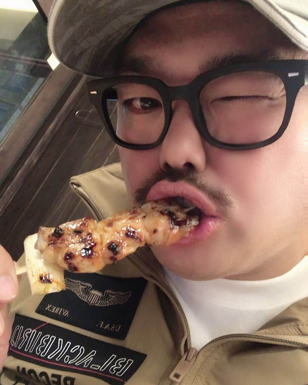 クロちゃんさんのインスタグラム写真 - (クロちゃんInstagram)「夜ご飯  焼き鳥と、冷奴  トレーニングで追い込んだカラダにタンパク質祭りじゃーーい！！」2月14日 21時51分 - kurochandesuwawa