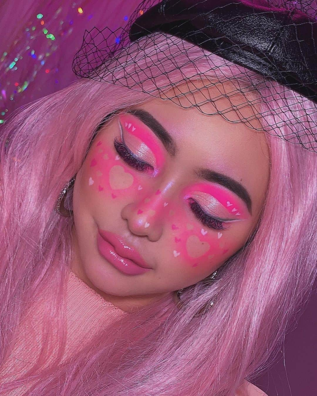 Aiさんのインスタグラム写真 - (AiInstagram)「💖🗝 #valentinemakeup 💖 . . 慌ててメイクした🤣💗 Makeup inspiration @nikita_dragun 💗💦🦋 💗 #eyelashextensions 💗 デザイン前のに戻した🗝 @parkbytokyo_kanae  いつもgorgeousなマツゲありがとうございます🦋✨ . . #cutcreasetutorial #cutcrease #cutcreasemakeup #hudabeauty #myomakeup #kyliecosmetics #バレンタインメイク #海外メイク #海外コスメ」2月14日 21時52分 - ai_tinker_b