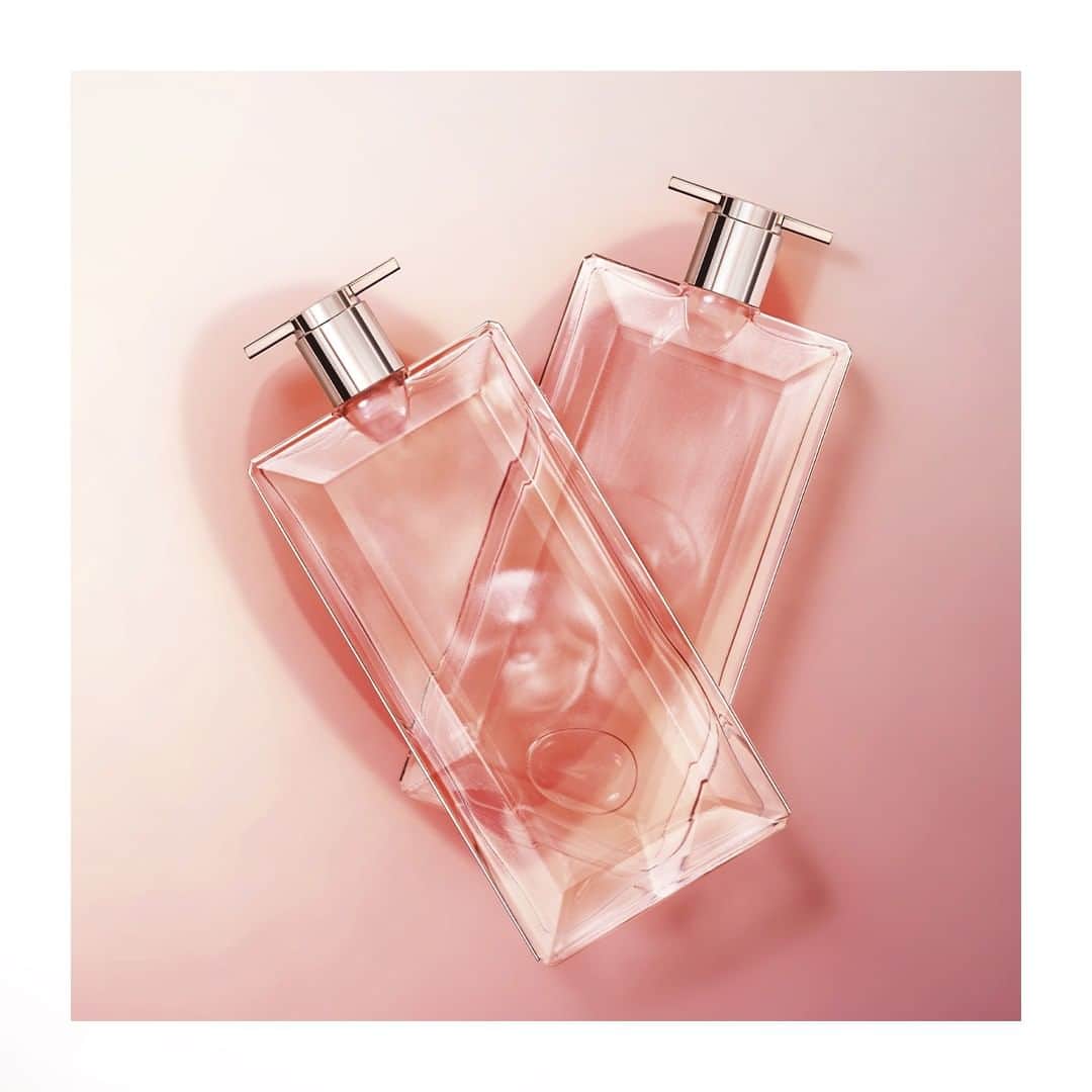 Lancôme Officialさんのインスタグラム写真 - (Lancôme OfficialInstagram)「One, two, three, four - tell me that you love me more. This Valentine’s Day, feel the ever-lasting love of Idôle.  #Lancome #Idole #Fragrance #ValentinesDay」2月14日 22時00分 - lancomeofficial