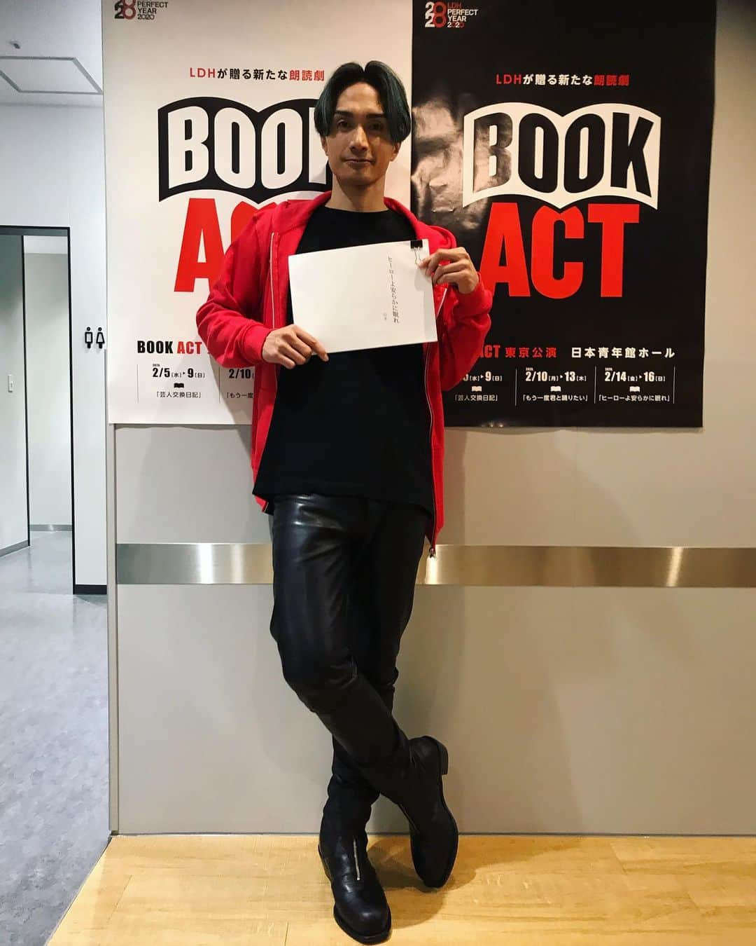 橘ケンチさんのインスタグラム写真 - (橘ケンチInstagram)「BOOK ACT『ヒーローよ安らかに眠れ』初日にして、自分にとっては千秋楽の公演が終わりました💡  とてもいいチームで良い達成感味わい中😄✨ ハッピーバレンタイン🍫✨ #bookact#初日#泣きすぎて顔面崩壊#kenchitachibana#ldh#exile#japanese#japaneseactor#actor#performer#instagood #instalike #instadaily #tbt #love #dream #happiness #people #social  #traditional #craft #community」2月14日 22時02分 - kenchitachibana