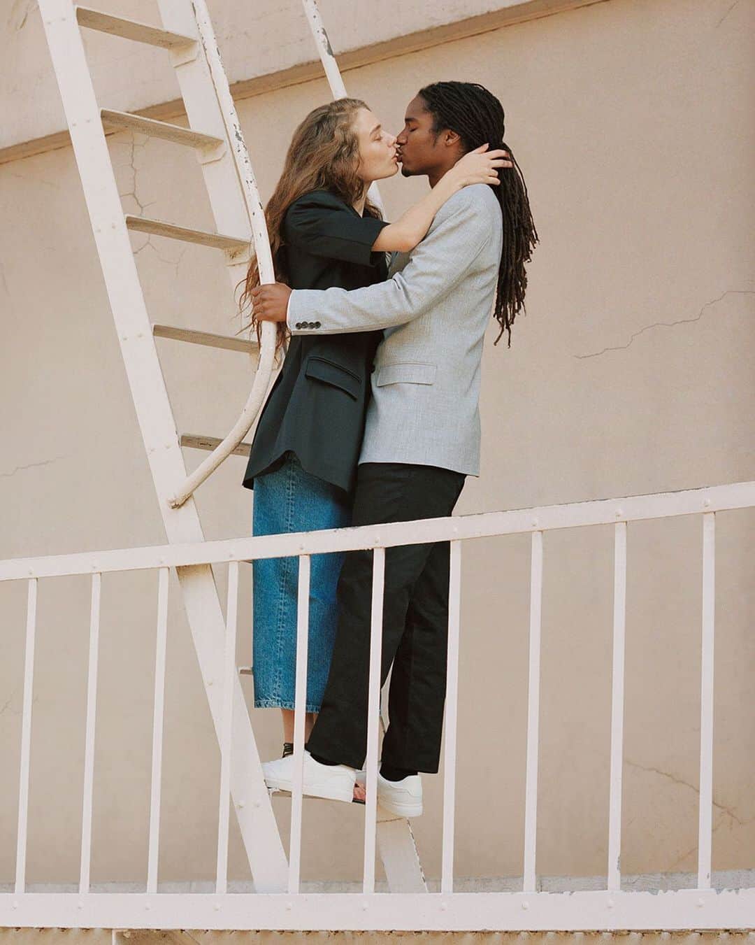 H&Mさんのインスタグラム写真 - (H&MInstagram)「Kiss me | ”The best moment is right before the kiss, when you both know it’s going to happen.” This week we celebrate love with five iconic kisses. See them all on #HMMagazine」2月14日 22時08分 - hm