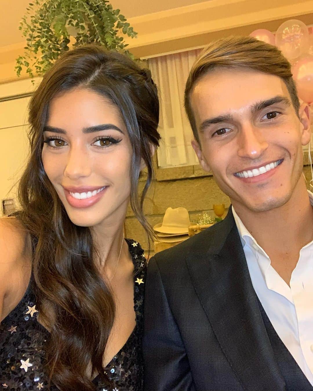 デニス・スアレス・フェルナンデスのインスタグラム：「Todos os días da miña vida❤️ Feliz San Valentín meu amor👸🏽」