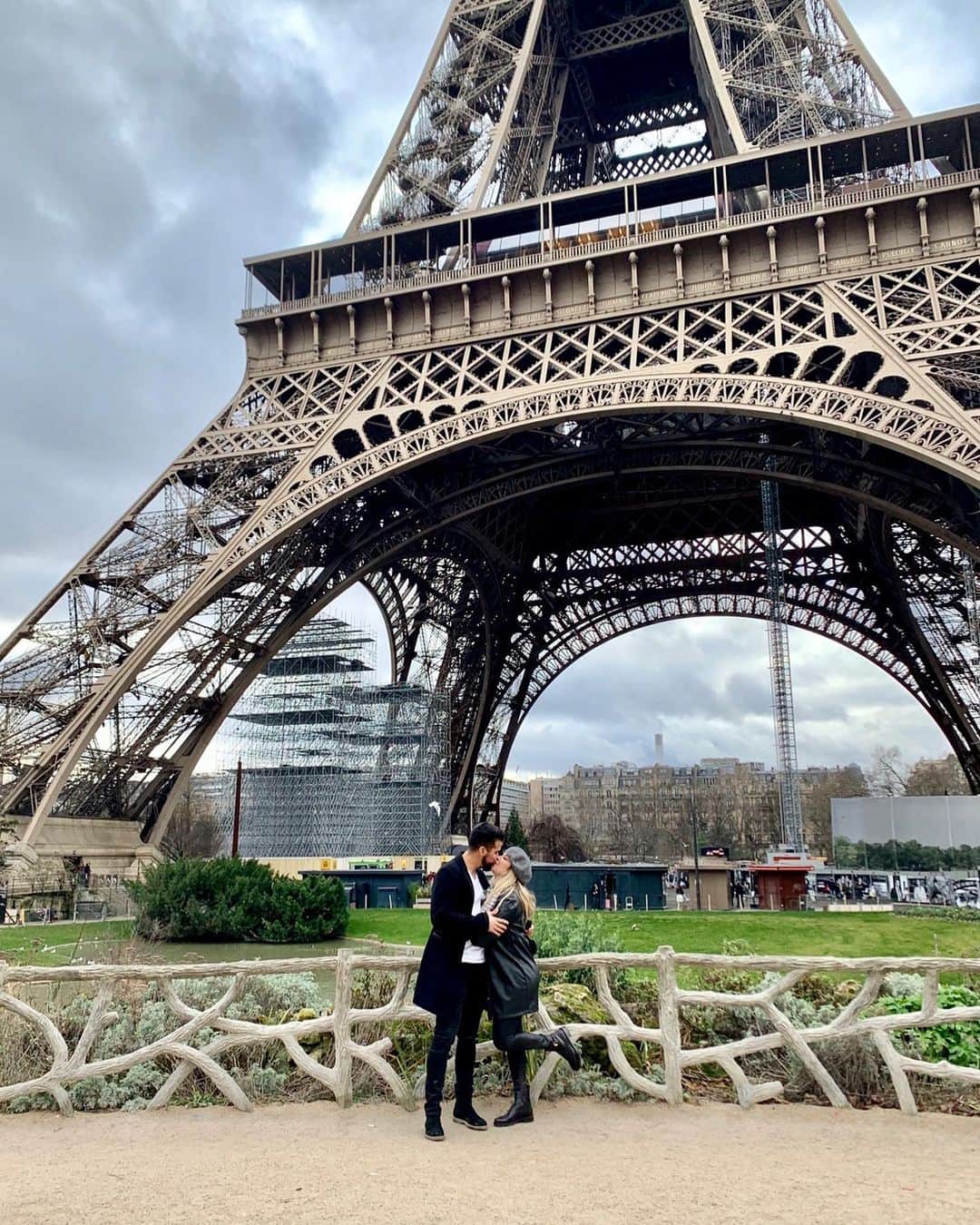 ロビンソン・チリノスのインスタグラム：「Happy Valentine’s Day Mi Amor @heidy28d ❤️ 😍」