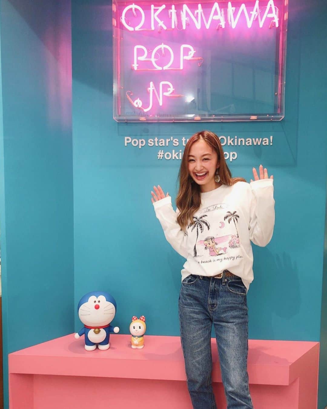近藤あやさんのインスタグラム写真 近藤あやinstagram ドラえもん好きの皆さ ん 世界中どこ探しても 沖縄にしかいないドラえもんと出会いました 那覇の 国際通りを曲がった道の中に Okinawapop Jp があります 沖縄限定の日焼けドラえもん