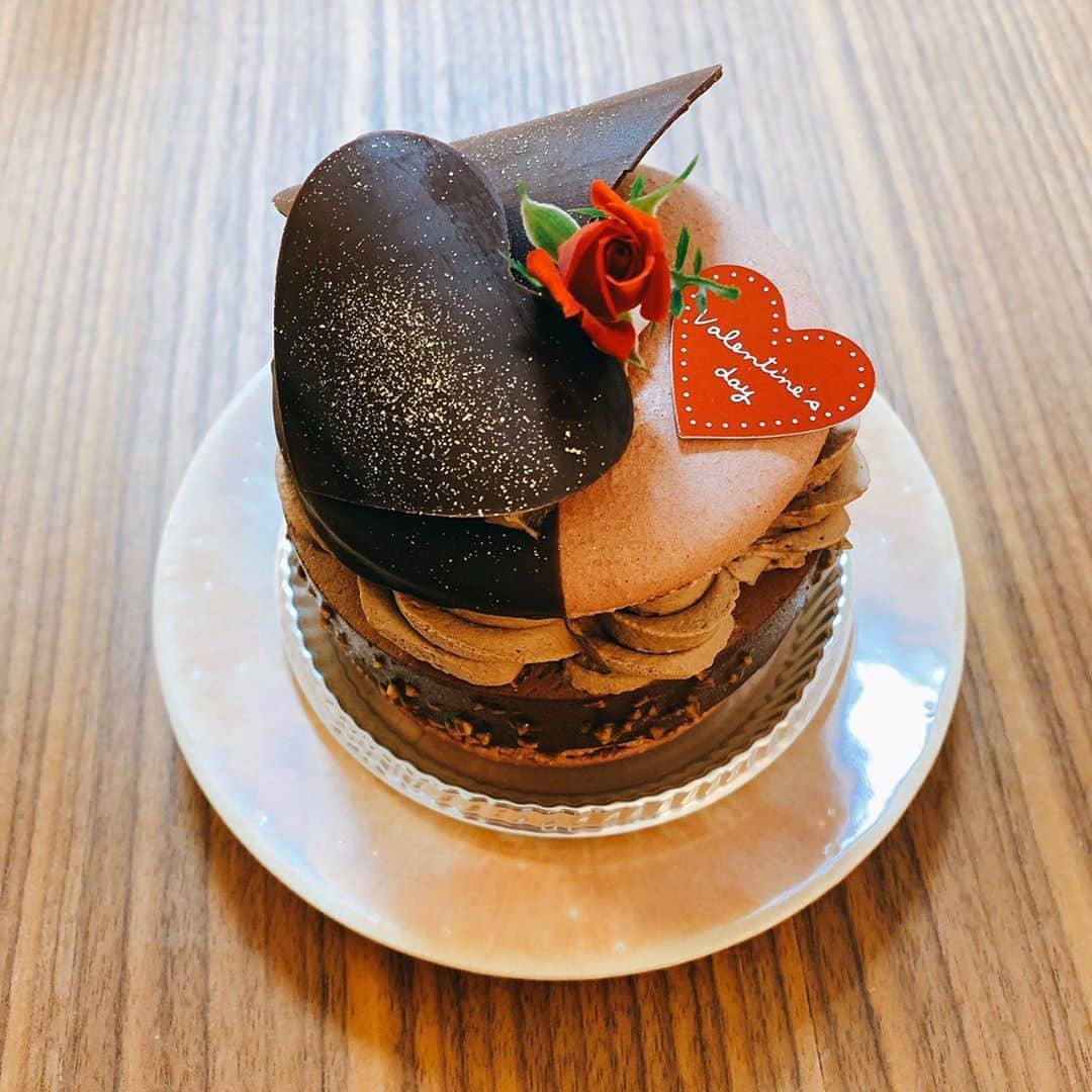 百千糸のインスタグラム：「ハッピーバレンタイン^_^  息子、家の中ではは歩く率がだんだん高くなって来ました！」