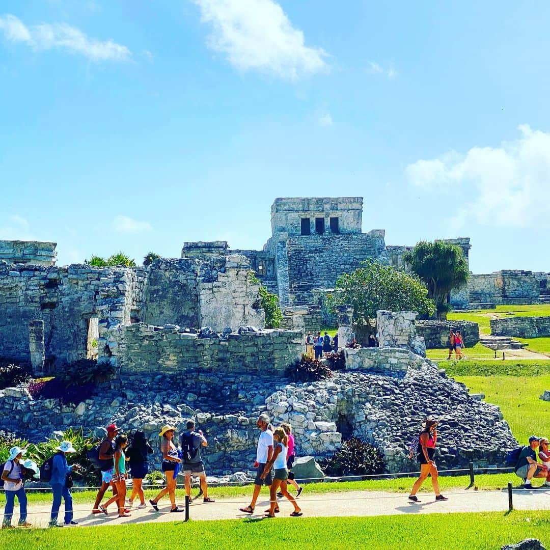 RyosukeTakenakaのインスタグラム：「Ruined de Tulum. . #tulum #remains #ruins#history #lizard」