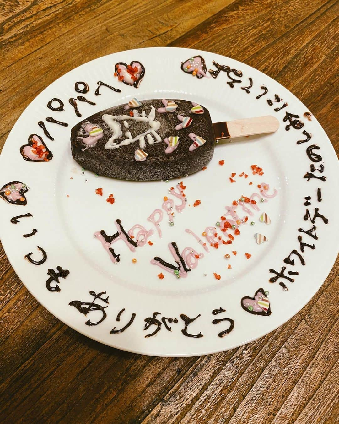 仲里依紗さんのインスタグラム写真 - (仲里依紗Instagram)「. 我が家は パルムで happy Valentine💝 息子と一緒に パルムにデコレーション❣️ 楽しかった😍 . . #バレンタイン #パルム #デコレーション #ホワイトデー #今からたのしみです💝笑」2月14日 22時35分 - riisa1018naka