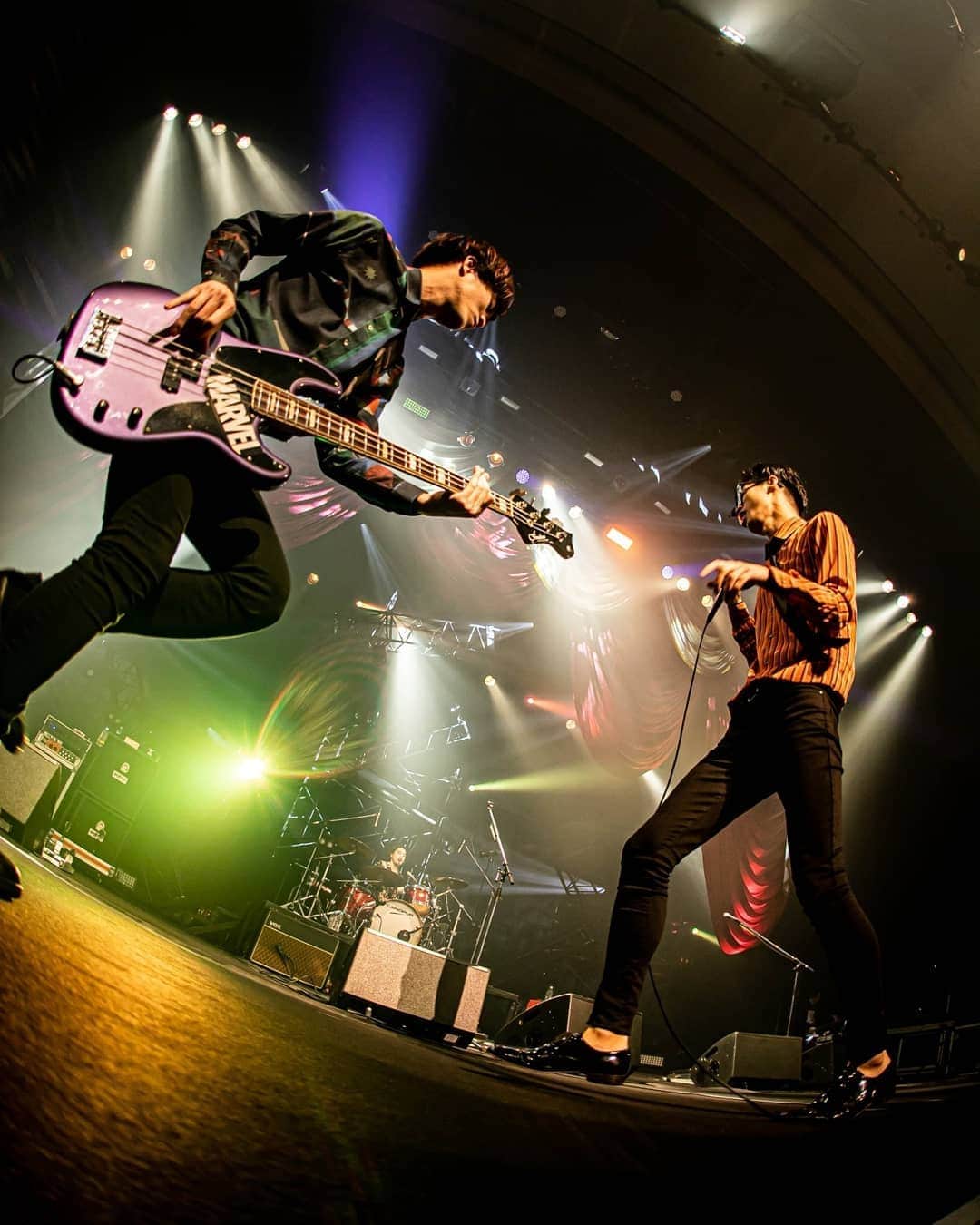 のインスタグラム：「📷@sykdisco  大阪よろしく！  #bassist #freedomcgr #orangeamps  #paulsmith #nike #airjordan #marvel #ironman #dccomics #batman #autumnjackofseatour」