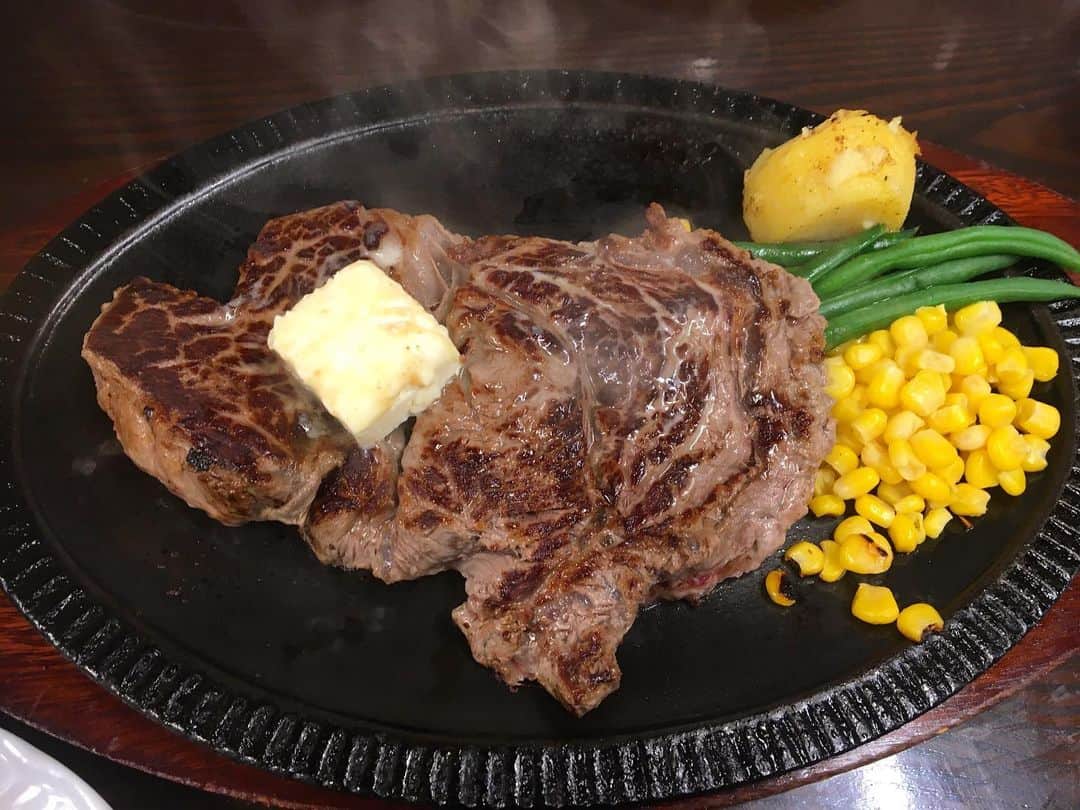 斉藤祥太のインスタグラム：「ハッピーバレンタイン😝 肉だー！！ 嫌な事は肉を食べて忘れよう🤙 #バレンタインデー #明日から #山形 #金山町　に #帰省して #金山雪祭り」