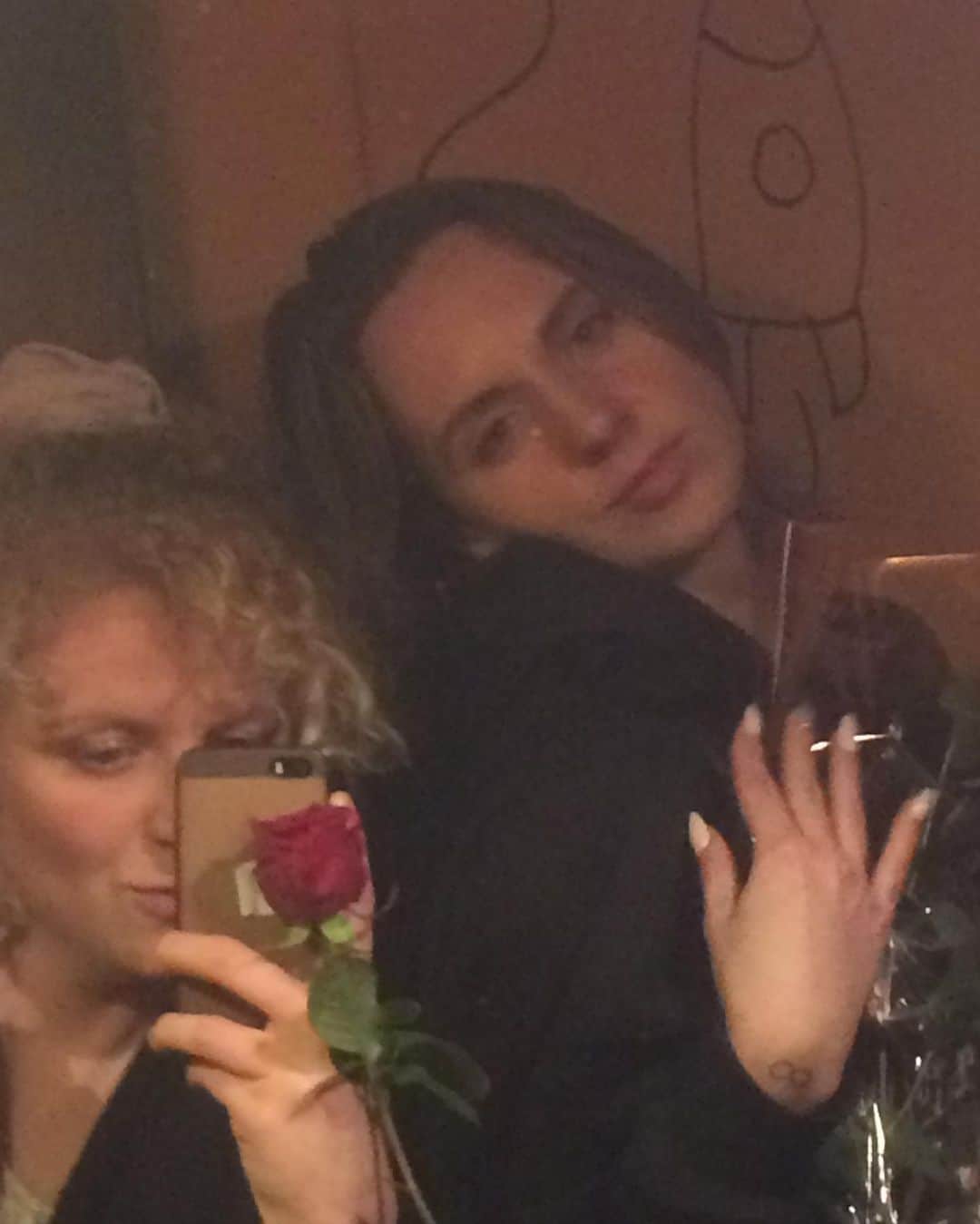 MOのインスタグラム：「What’s better than a semi drunken bathroom selfie with ur homie? 💕🌺💕 happy love day everyone」