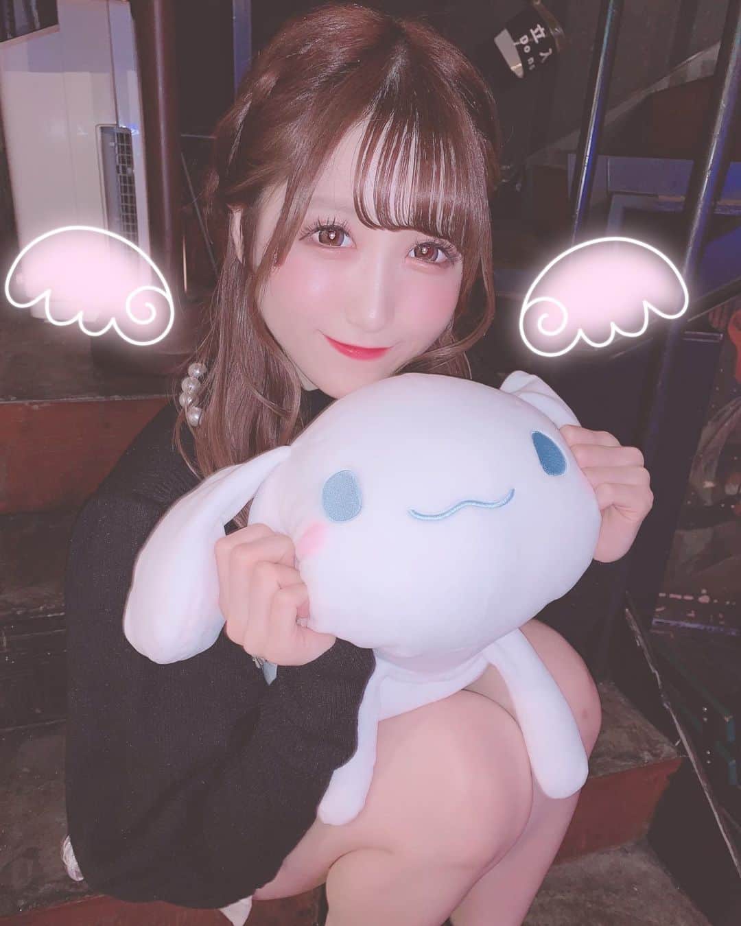 田口未彩のインスタグラム：「🎀 . . 最近UFOキャッチャーで めちゃぬいぐるみとってしまう！ 置く場所ないのに🥺🥺🥺 . お友達がどんどん増えてくいいことだね🥰笑 . . .  #全身コーデ　#量産型女子　#量産型　#量産型コーデ　#ハーフアップ　#編み込みハーフアップ　#ヘアアレンジ　#スワンキス  #アンクルージュ  #隠しきれないヲタク #隠しきれないオタク #バブルス #シナモン　#サンリオ」