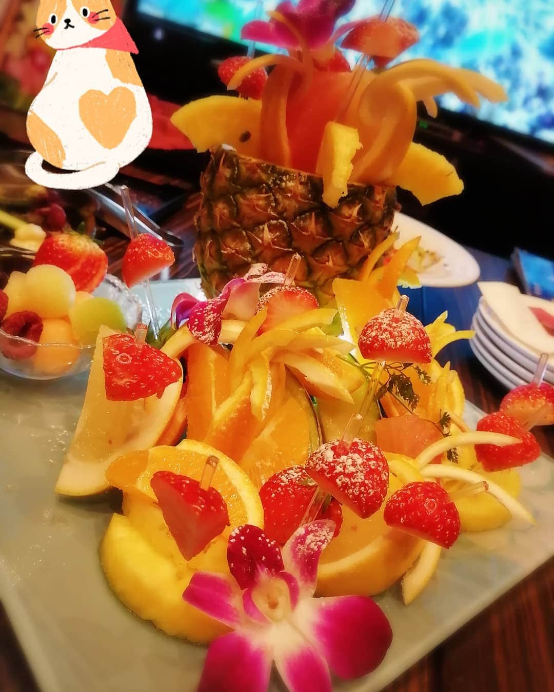 のインスタグラム：「ハッピーバレンタイン🍫🤗❤️そしてお陰様で瀬戸マドカ誕生日迎えられました🙏 皆様のお気持ちとお祝いで(気持ちは🤢)若返りました💪✨ありがとうございます✨ · 📷お世話になっている大阪の会長様からフルーツやケーキごちそう様でした🎂❤️スタッフの皆様と🍈 · 📷3、まねきの湯さんから似顔絵BH プレゼント🤗20才くらい若く書いてくれてやった～👶 · · · #バレンタイン #瀬戸マドカ #フルーツ #似顔絵 #プレゼント #花束 #フルーツ盛り #誕生日プレゼント #自画像 #誕生日 #若返り #japanesefood #valentine #birthday #picture #facepicture #fruits #cawaii #present #smile #flowers #flower」