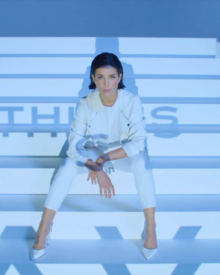 Halseyのインスタグラム：「Back again w @dkny for their spring 2020 campaign. When I was young I moved to NY to follow my calling. What’s your calling? #DKNYCALLING」