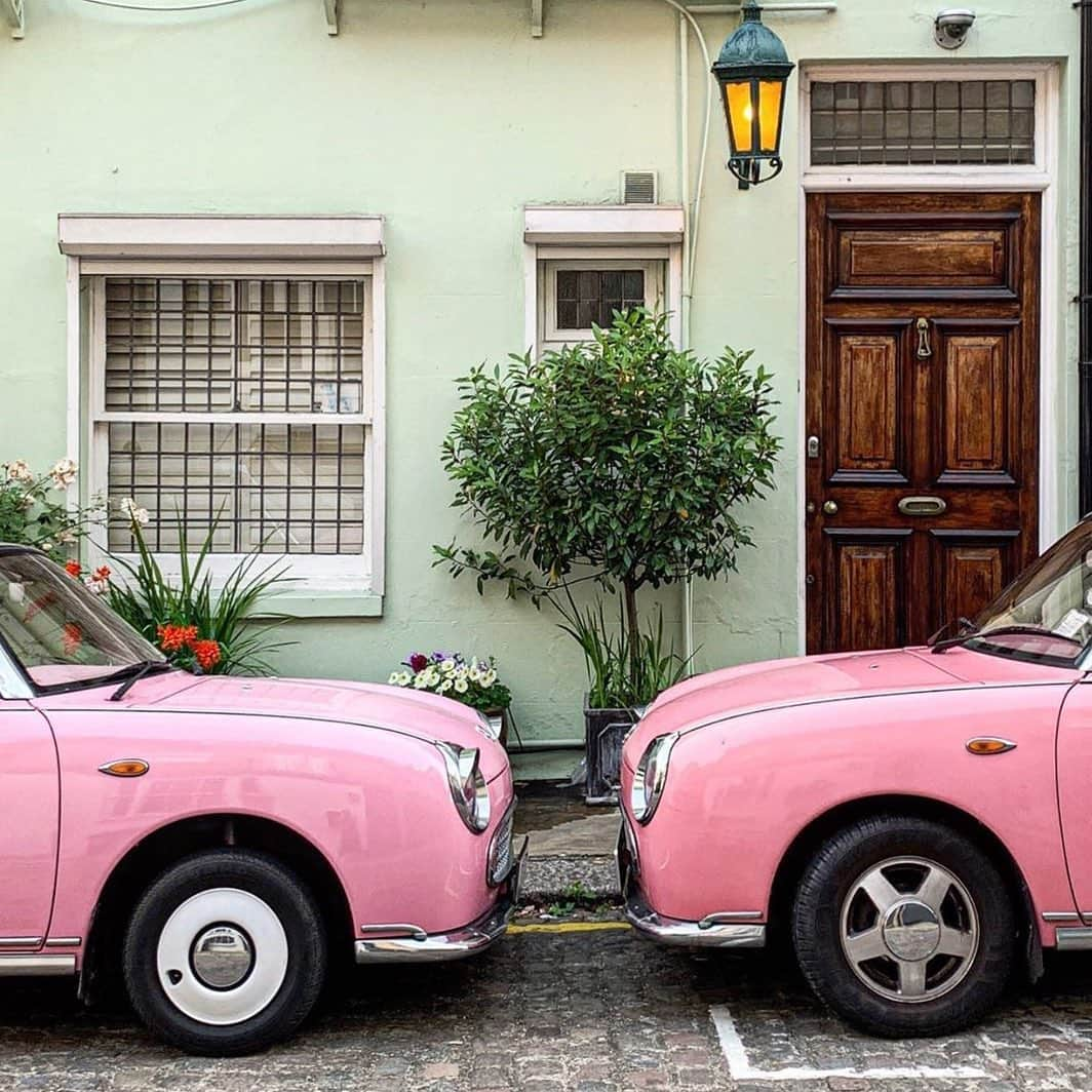 Nissanさんのインスタグラム写真 - (NissanInstagram)「Feeling the #Love 💗#HappyValentinesDay #NissanFigaro 📷 @lepinkfigaro」2月14日 23時08分 - nissan