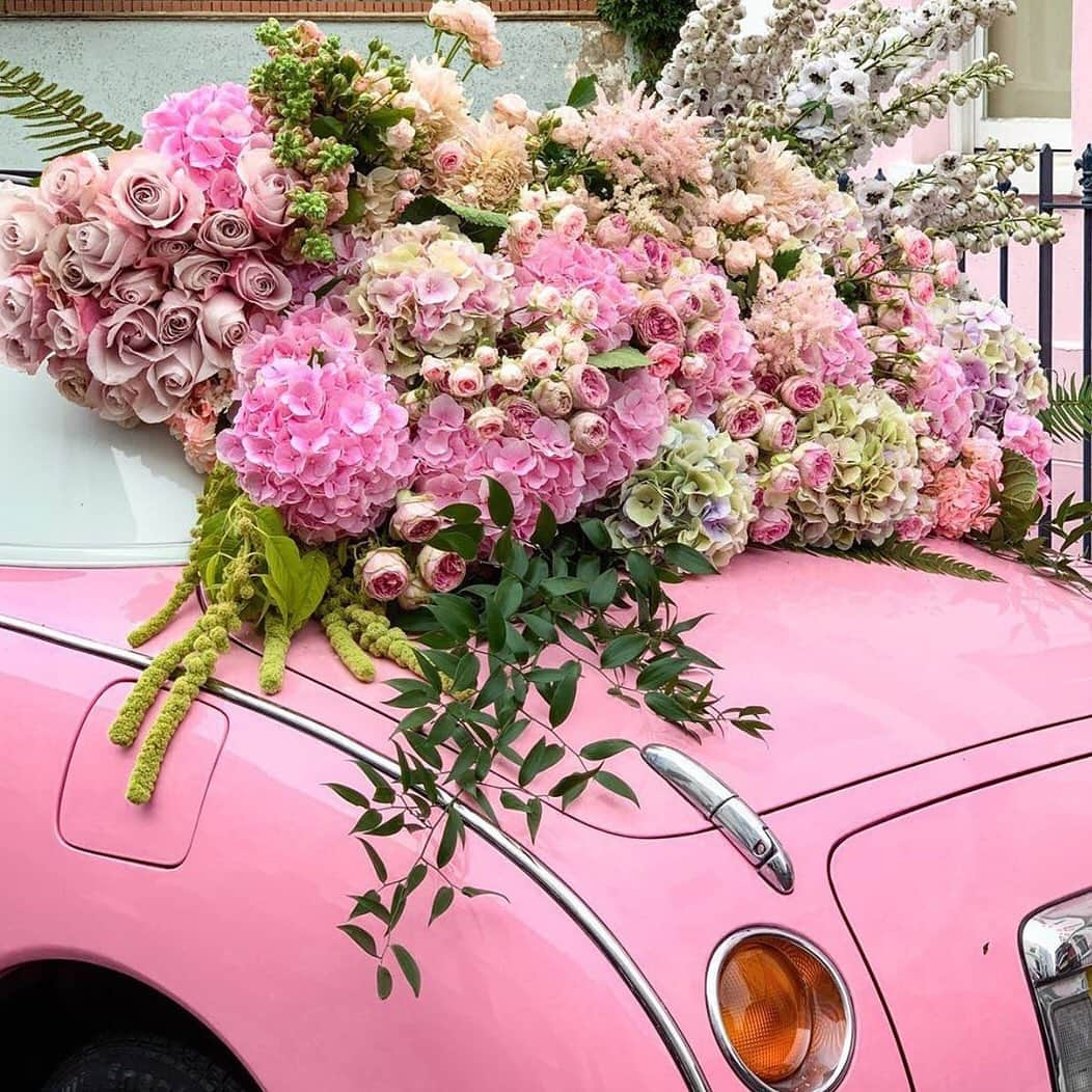 Nissanさんのインスタグラム写真 - (NissanInstagram)「Feeling the #Love 💗#HappyValentinesDay #NissanFigaro 📷 @lepinkfigaro」2月14日 23時08分 - nissan